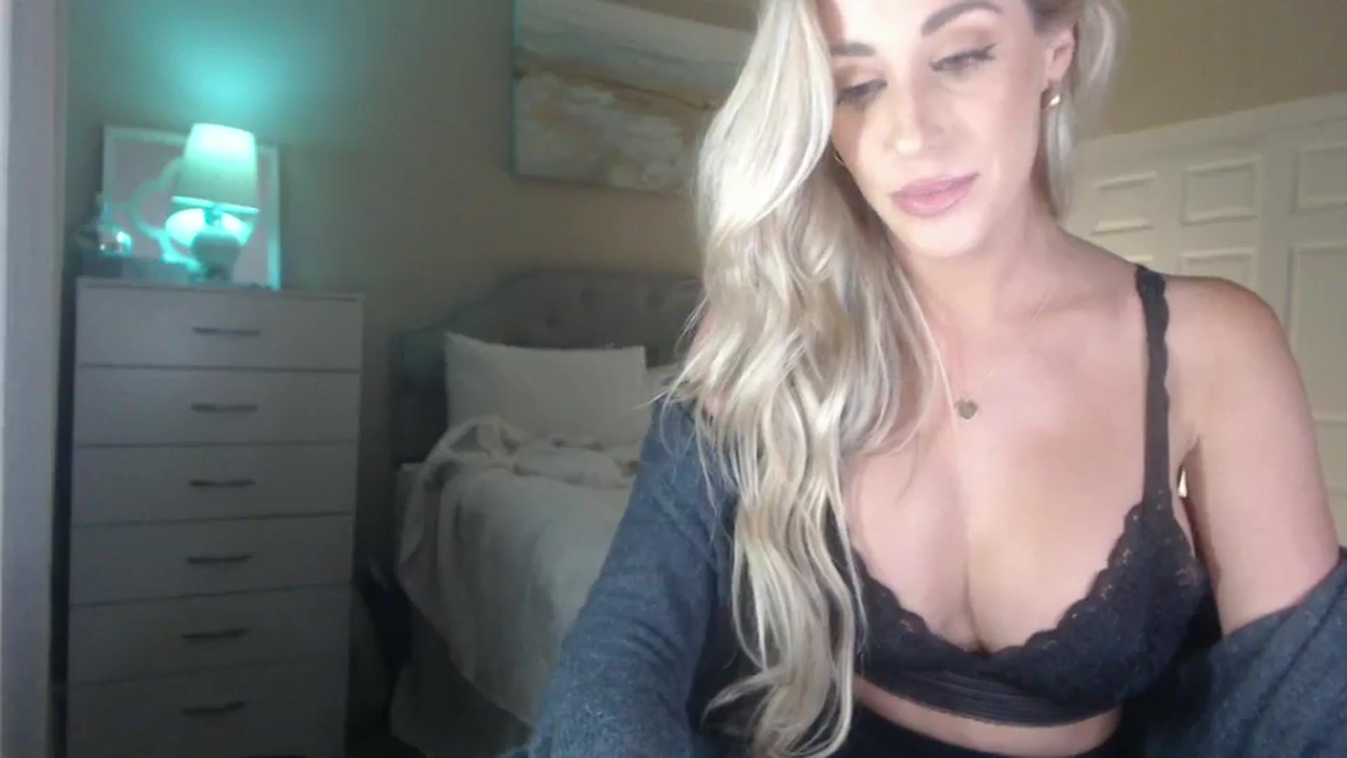 Gallery image thumbnail from Queen_bambii's myfreecams stream on, 05/03/2024, 06:38 image 8 of 20