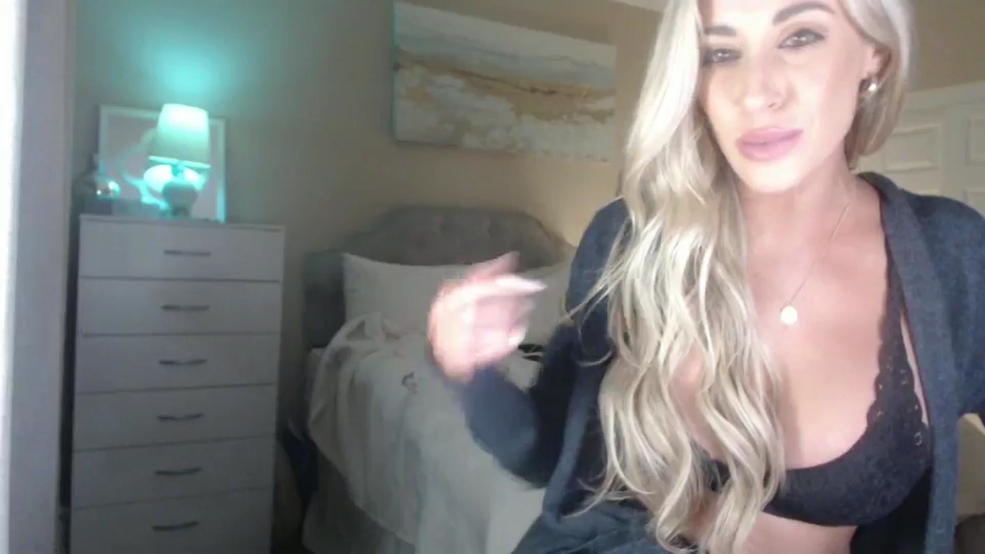 Gallery image thumbnail from Queen_bambii's myfreecams stream on, 05/03/2024, 06:38 image 19 of 20