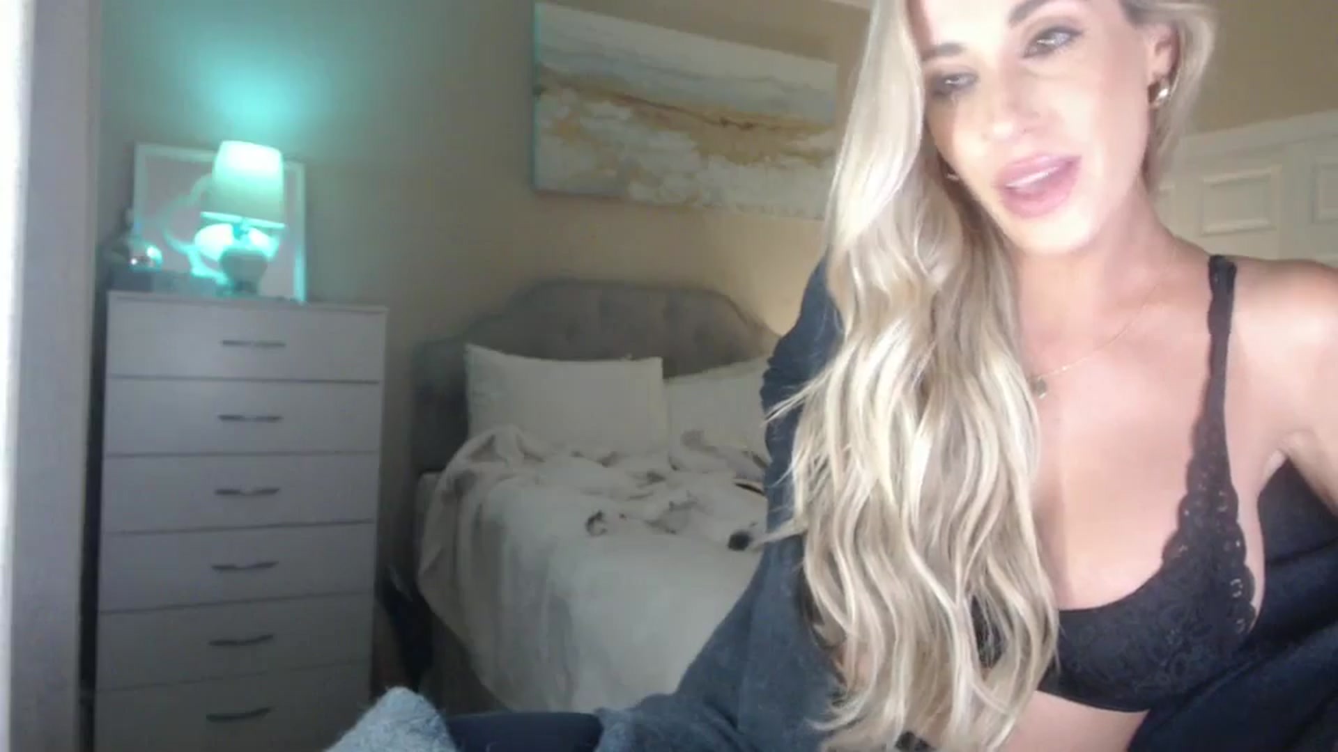 Gallery image thumbnail from Queen_bambii's myfreecams stream on, 05/03/2024, 06:38 image 20 of 20