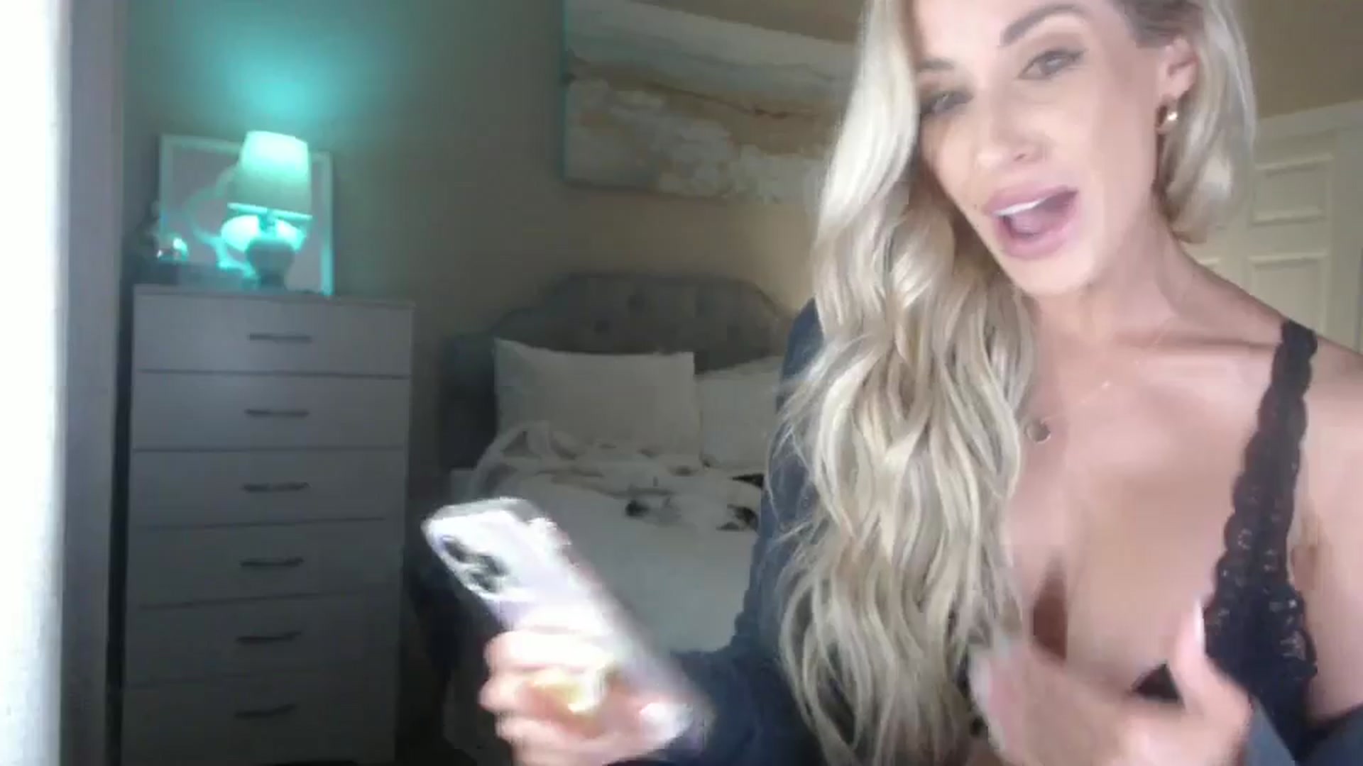 Gallery image thumbnail from Queen_bambii's myfreecams stream on, 05/03/2024, 06:38 image 4 of 20