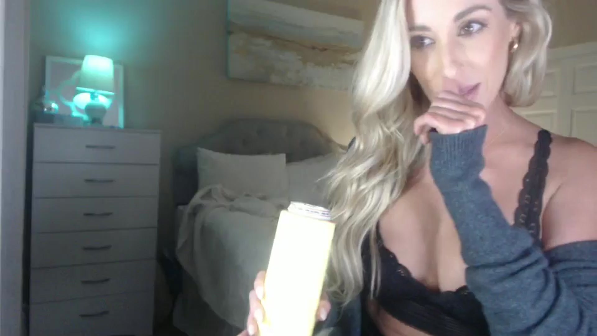 Gallery image thumbnail from Queen_bambii's myfreecams stream on, 05/03/2024, 06:38 image 7 of 20