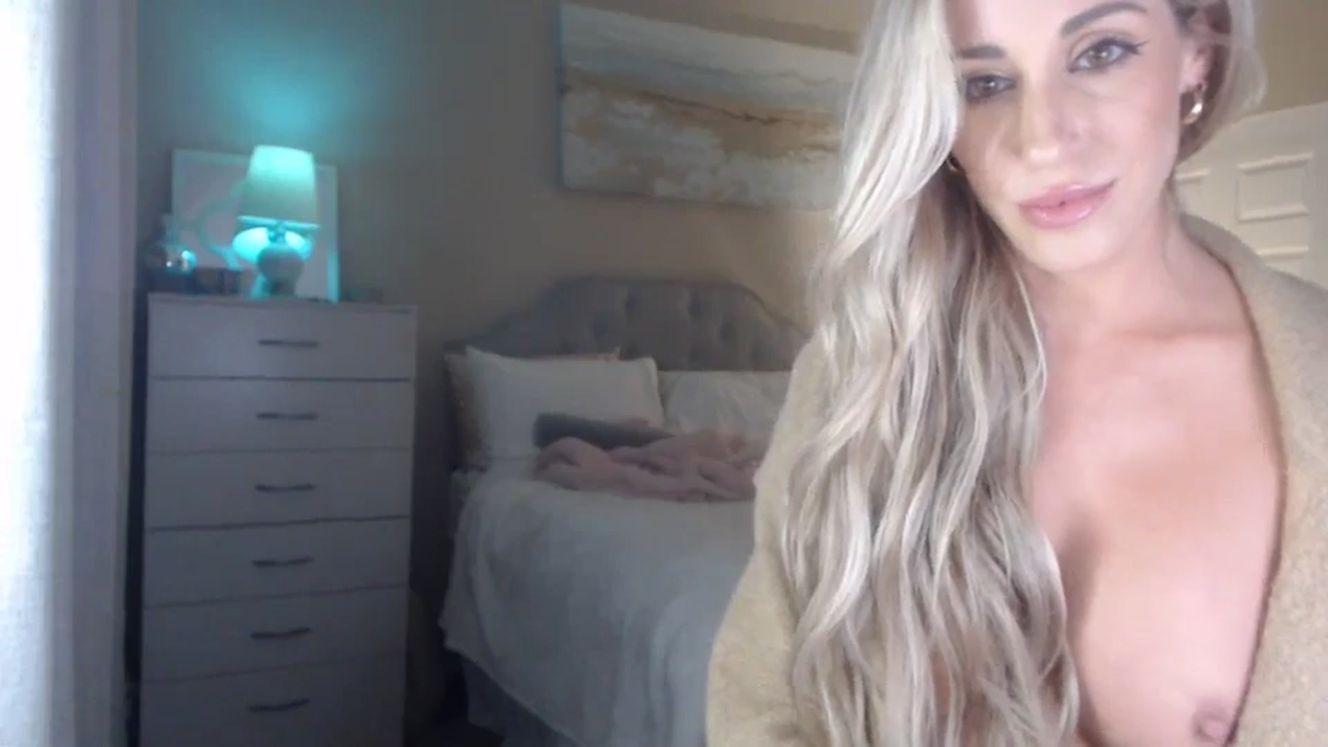 Gallery image thumbnail from Queen_bambii's myfreecams stream on, 05/05/2024, 08:00 image 5 of 20