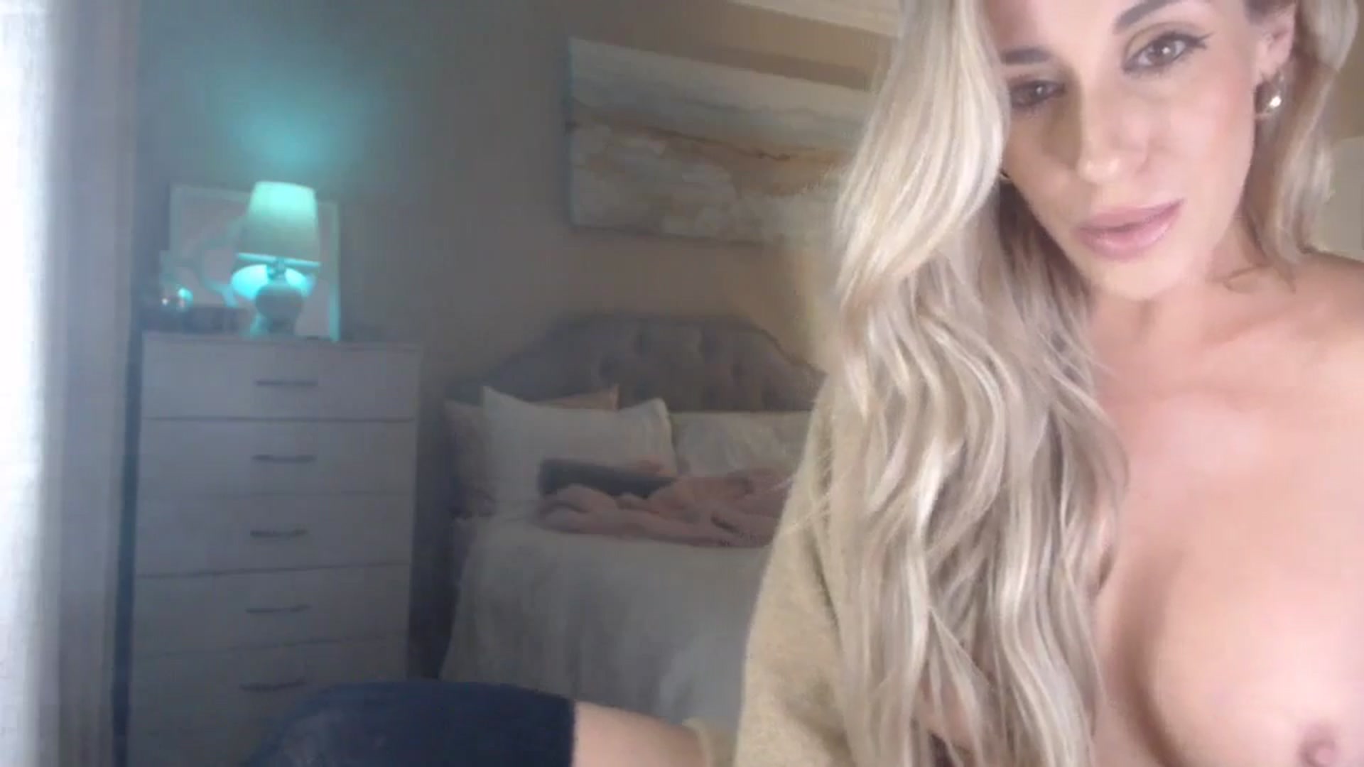 Gallery image thumbnail from Queen_bambii's myfreecams stream on, 05/05/2024, 08:00 image 18 of 20