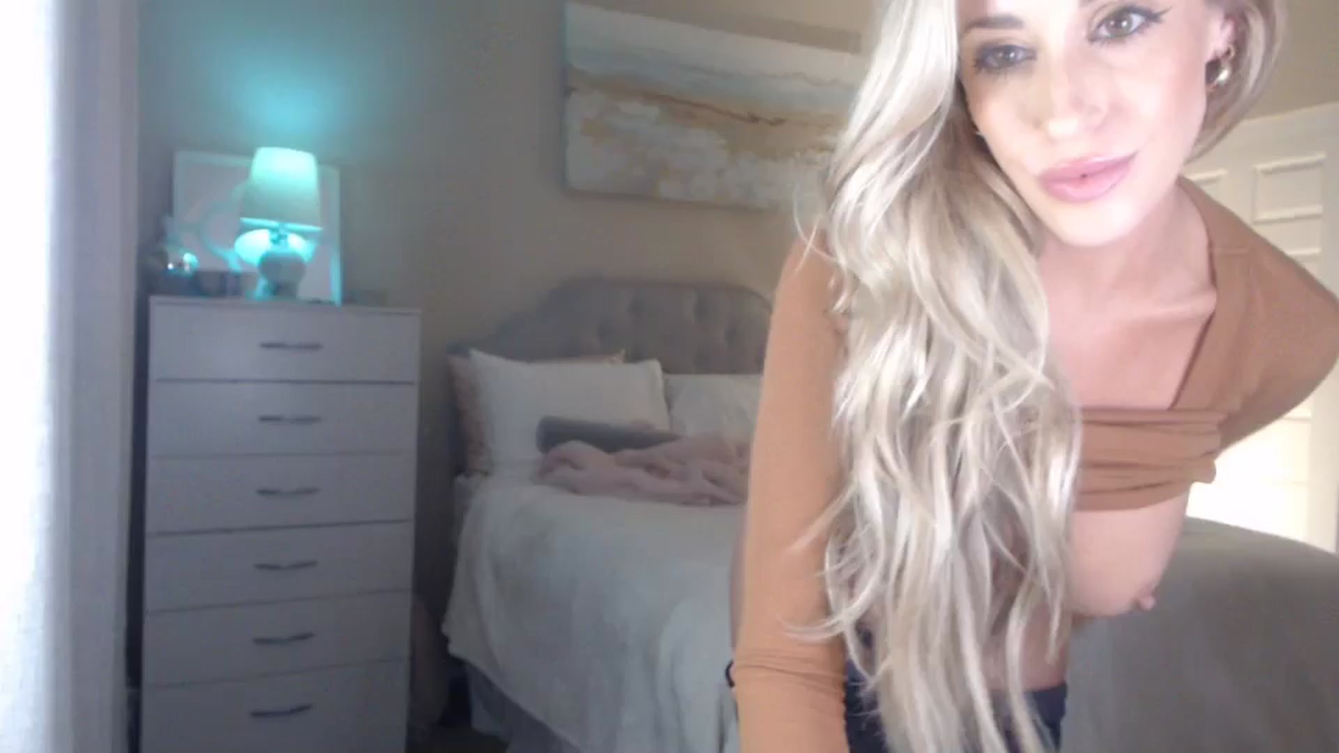 Gallery image thumbnail from Queen_bambii's myfreecams stream on, 05/05/2024, 08:00 image 1 of 20