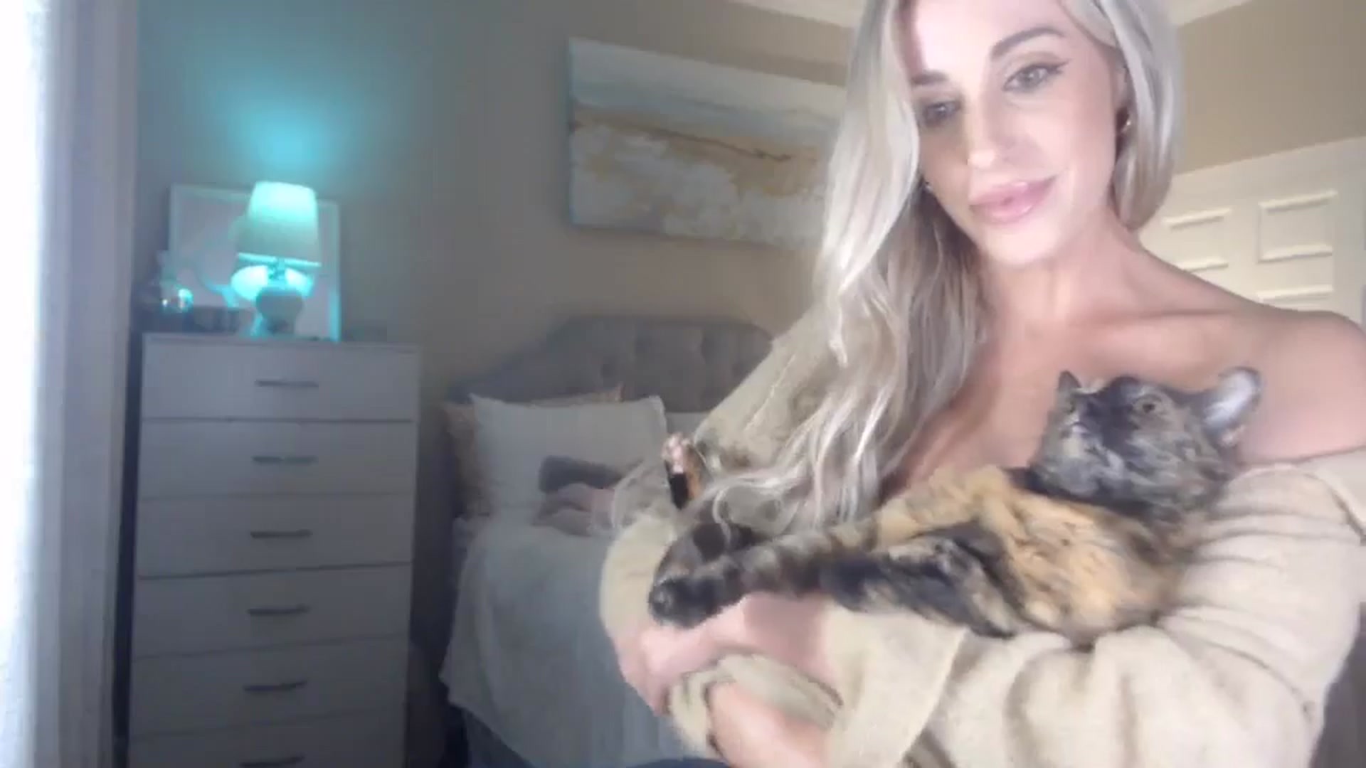 Gallery image thumbnail from Queen_bambii's myfreecams stream on, 05/05/2024, 08:00 image 15 of 20