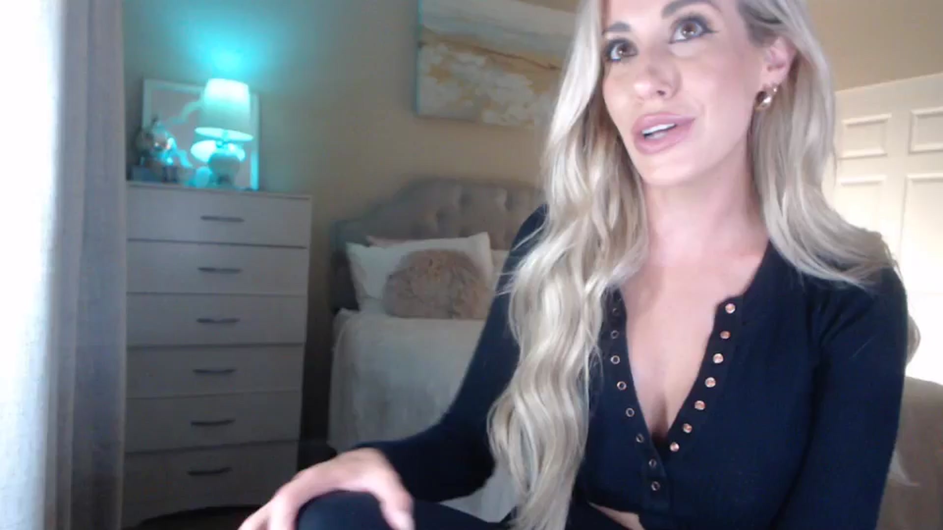 Gallery image thumbnail from Queen_bambii's myfreecams stream on, 05/10/2024, 05:05 image 2 of 20