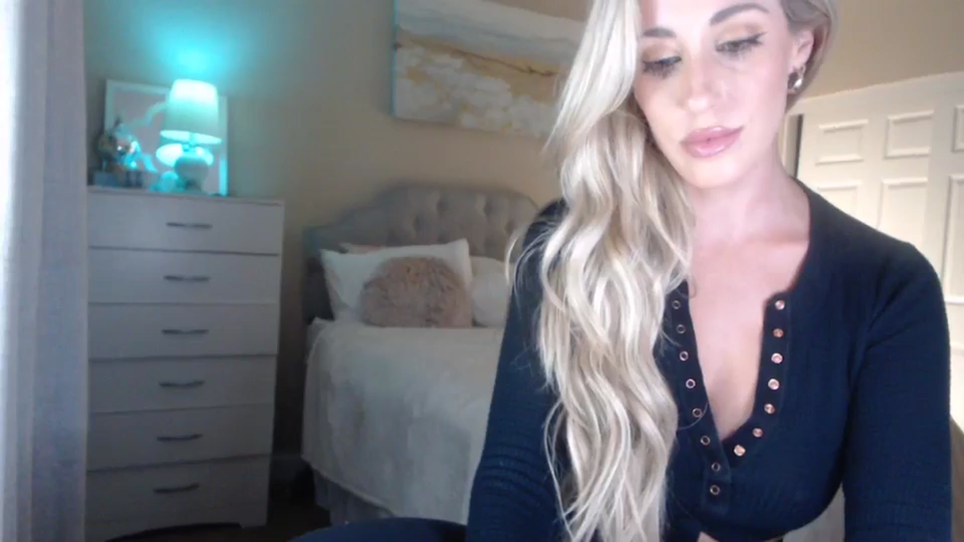 Gallery image thumbnail from Queen_bambii's myfreecams stream on, 05/10/2024, 05:05 image 19 of 20