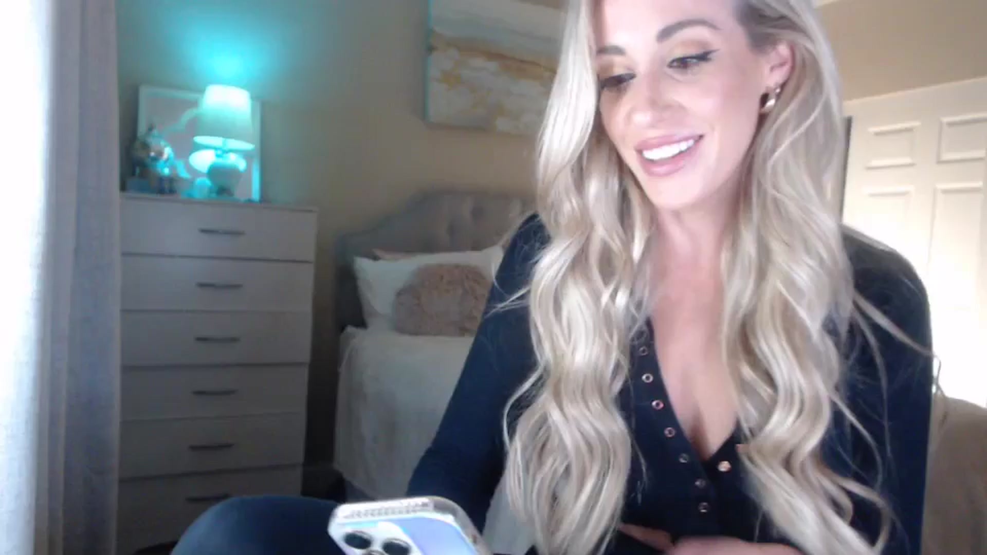 Gallery image thumbnail from Queen_bambii's myfreecams stream on, 05/10/2024, 05:05 image 4 of 20