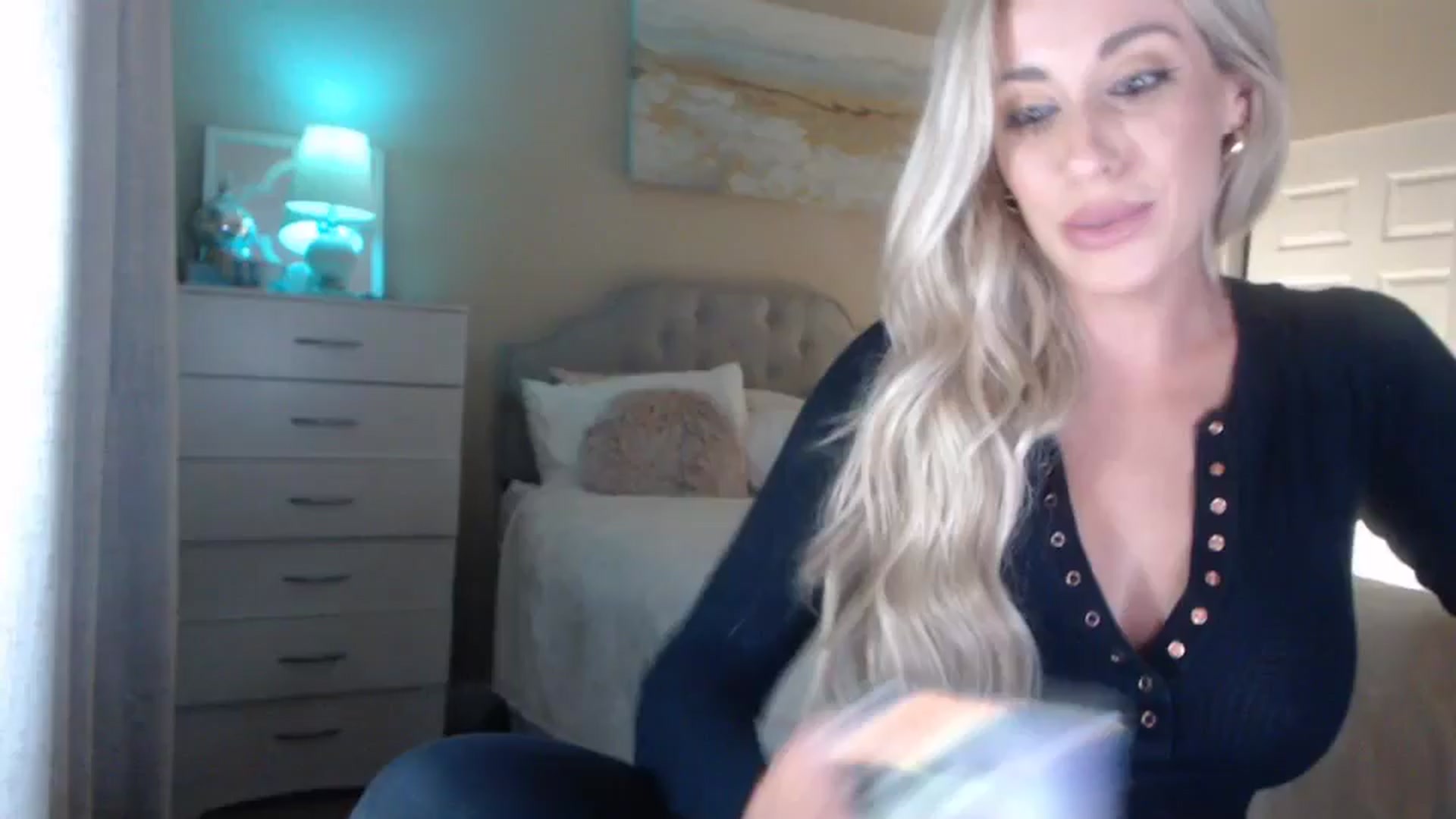 Gallery image thumbnail from Queen_bambii's myfreecams stream on, 05/10/2024, 05:05 image 3 of 20