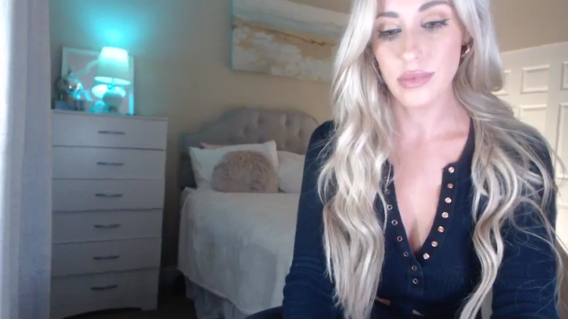 Gallery image thumbnail from Queen_bambii's myfreecams stream on, 05/10/2024, 05:05 image 17 of 20