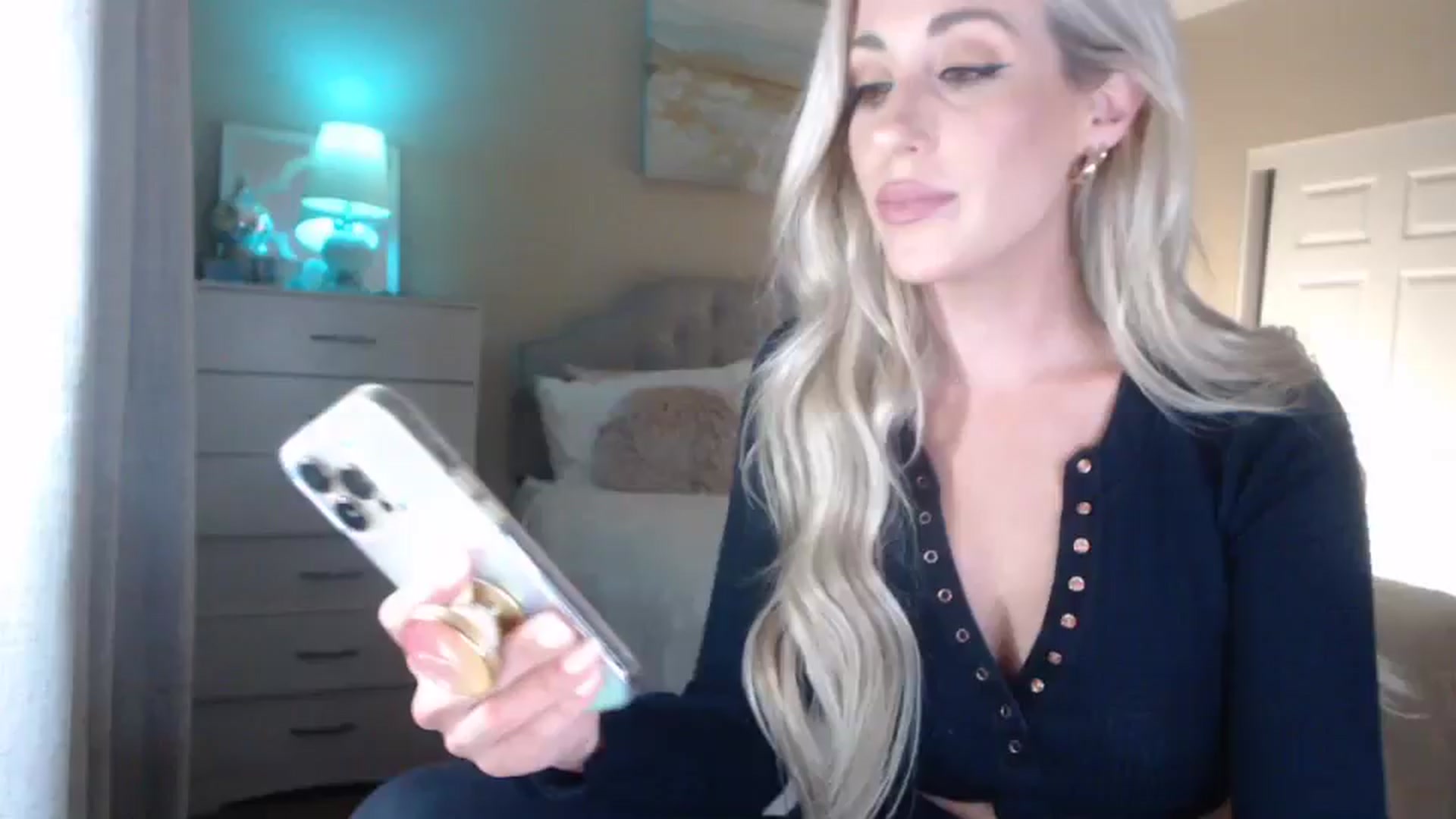 Gallery image thumbnail from Queen_bambii's myfreecams stream on, 05/10/2024, 05:05 image 1 of 20