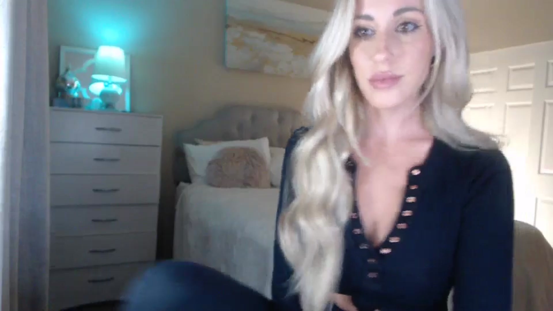 Gallery image thumbnail from Queen_bambii's myfreecams stream on, 05/10/2024, 05:05 image 6 of 20