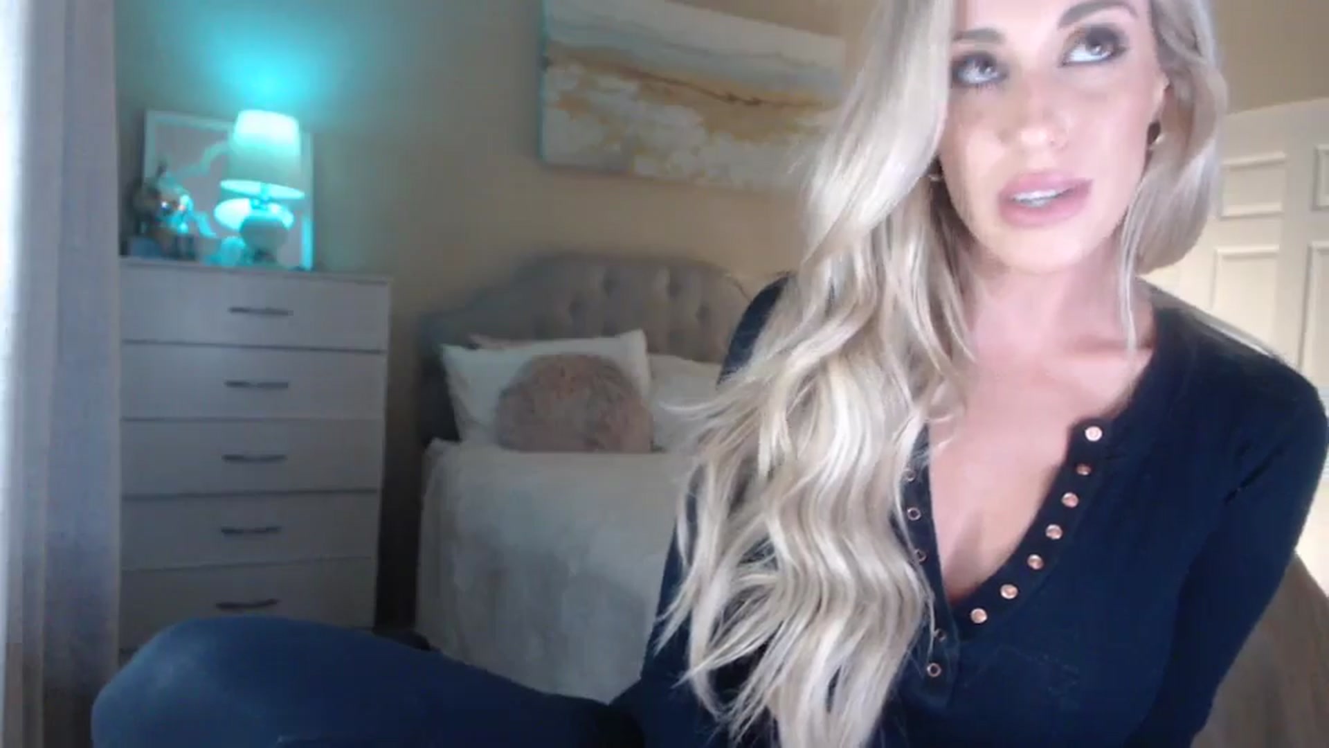 Gallery image thumbnail from Queen_bambii's myfreecams stream on, 05/10/2024, 05:05 image 16 of 20