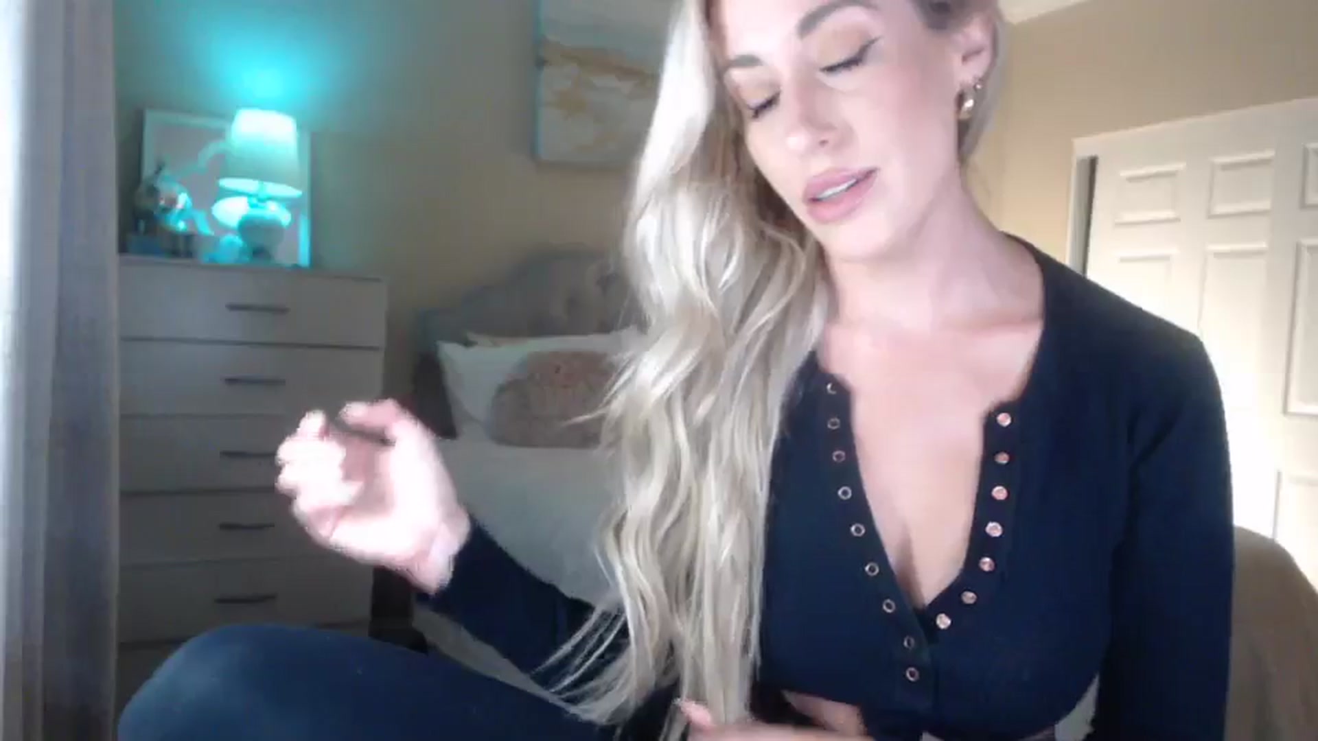 Gallery image thumbnail from Queen_bambii's myfreecams stream on, 05/10/2024, 05:05 image 8 of 20