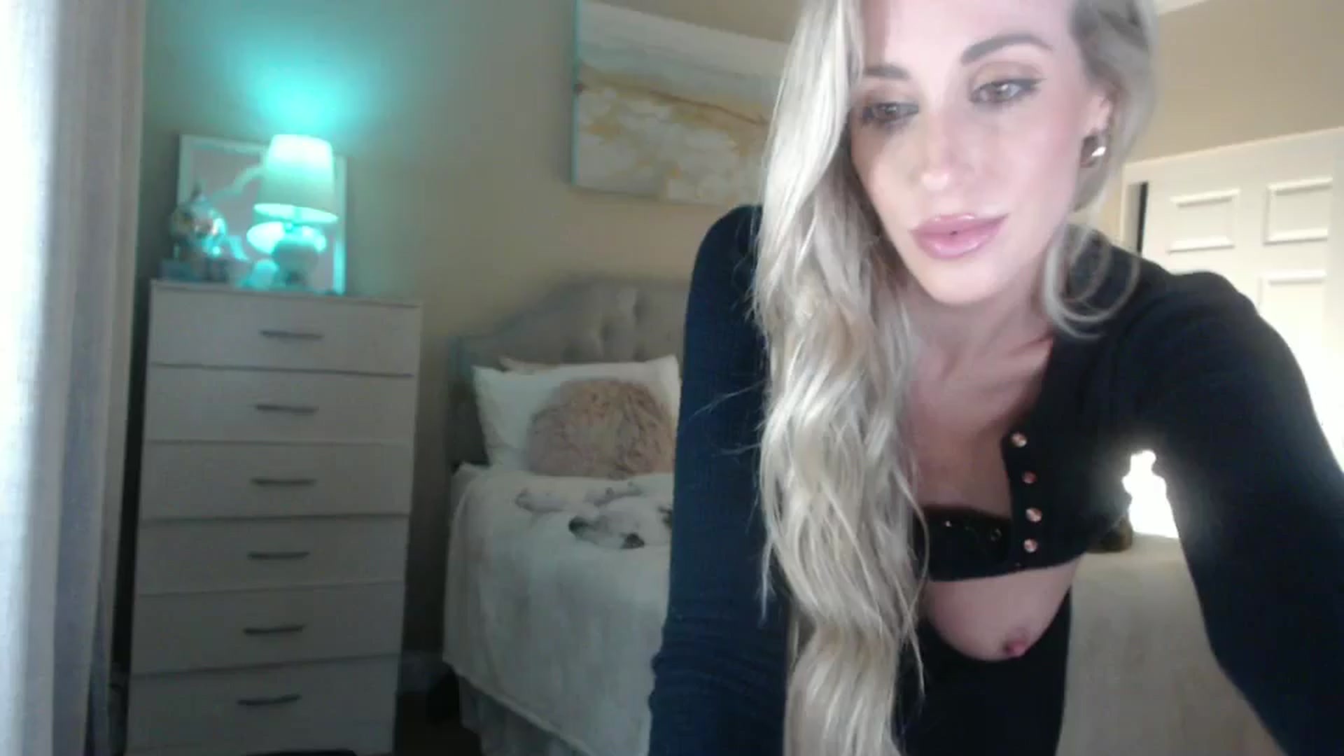 Gallery image thumbnail from Queen_bambii's myfreecams stream on, 05/10/2024, 07:43 image 8 of 20