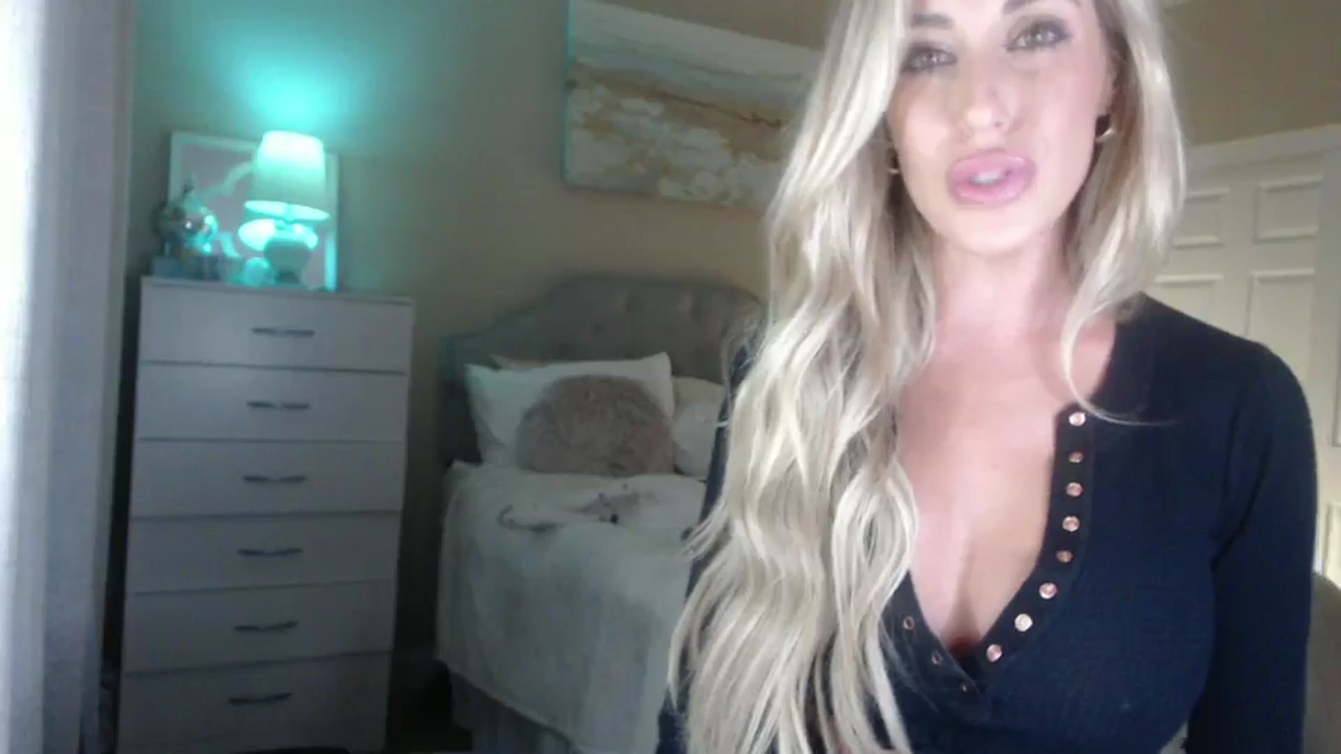 Gallery image thumbnail from Queen_bambii's myfreecams stream on, 05/10/2024, 07:43 image 5 of 20