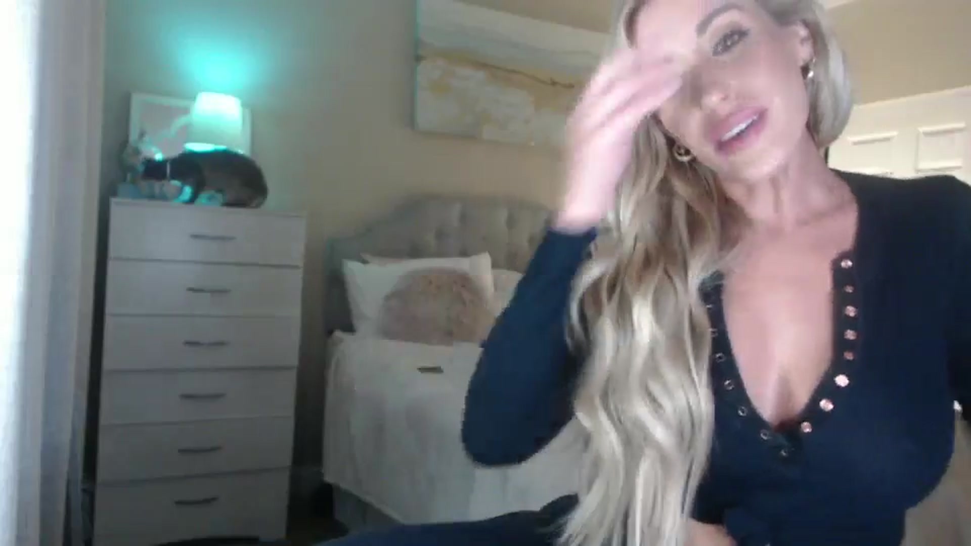 Gallery image thumbnail from Queen_bambii's myfreecams stream on, 05/10/2024, 07:43 image 12 of 20