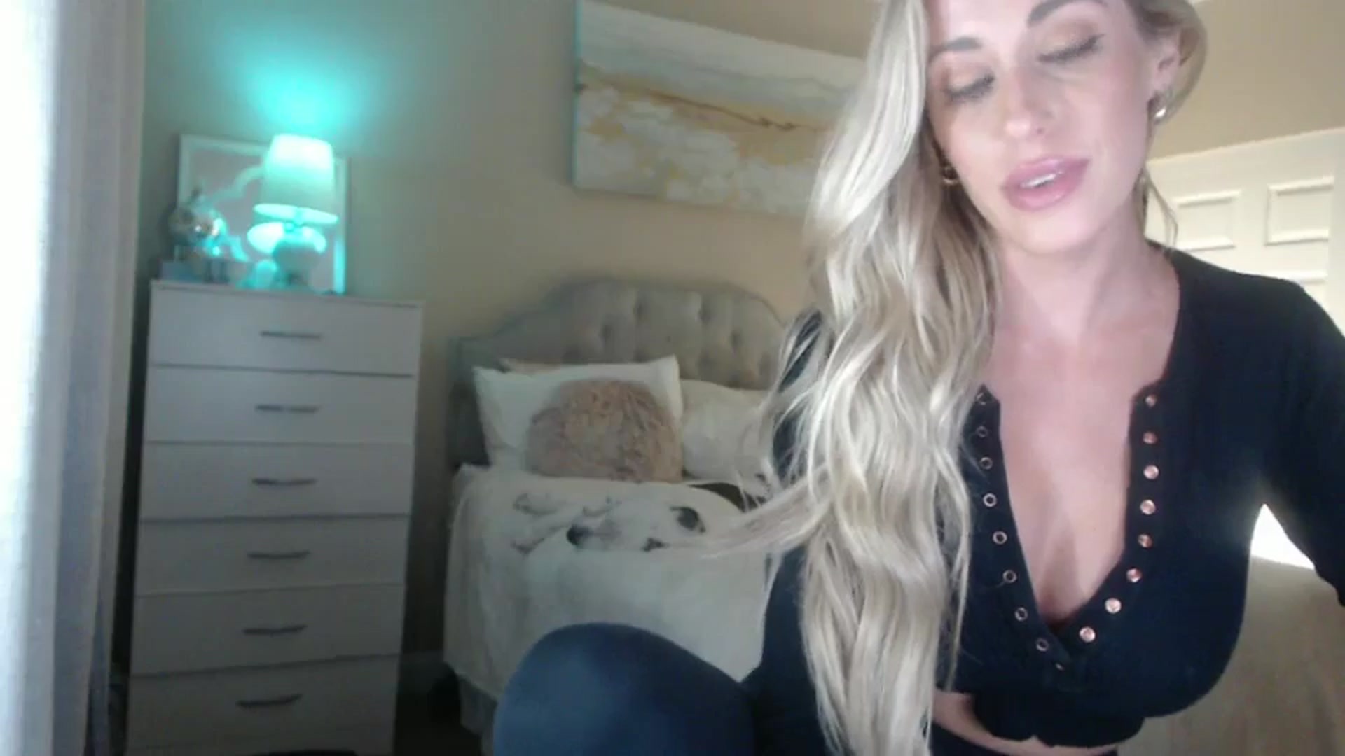 Gallery image thumbnail from Queen_bambii's myfreecams stream on, 05/10/2024, 07:43 image 9 of 20