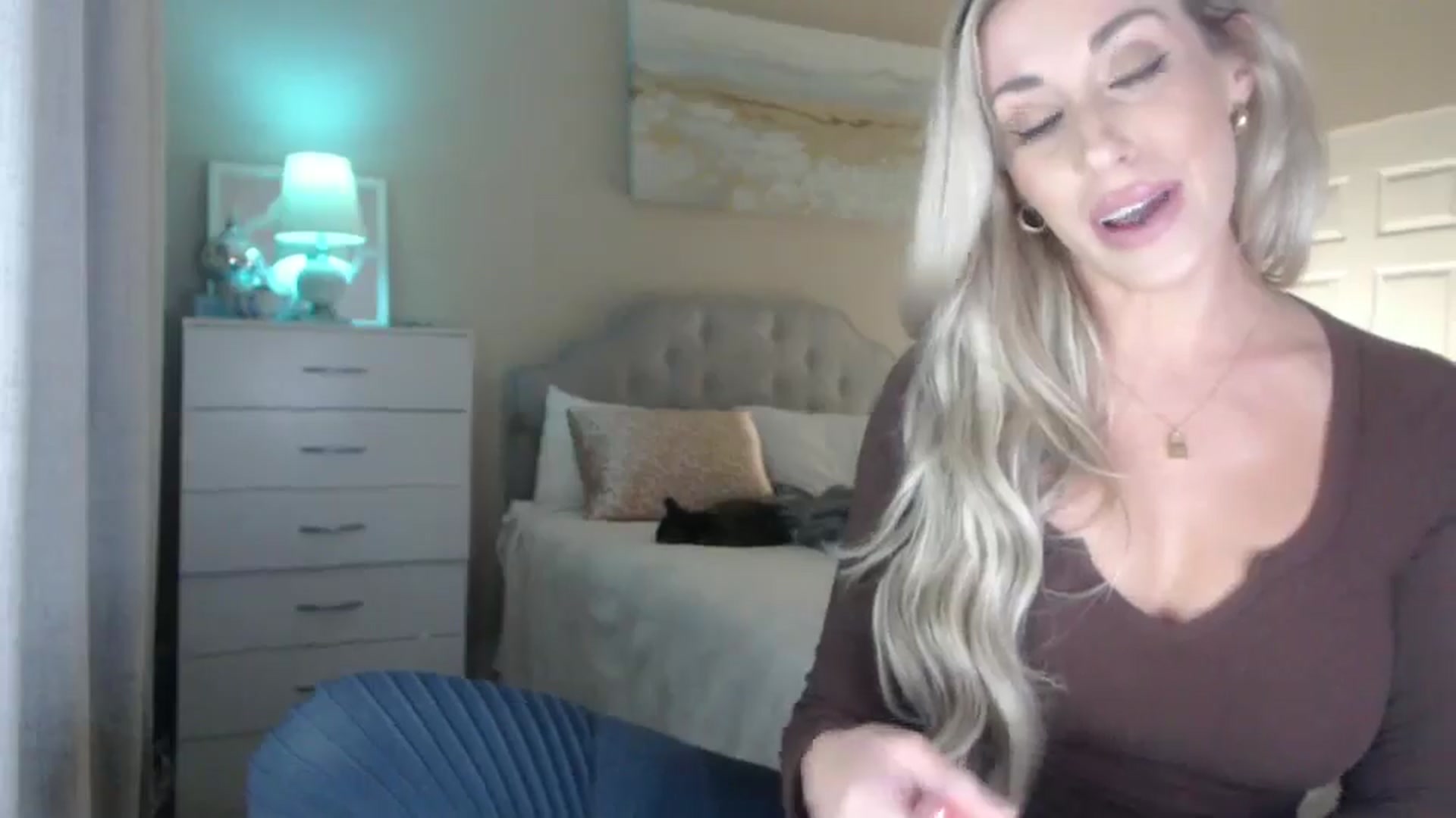 Gallery image thumbnail from Queen_bambii's myfreecams stream on, 05/19/2024, 05:26 image 12 of 20