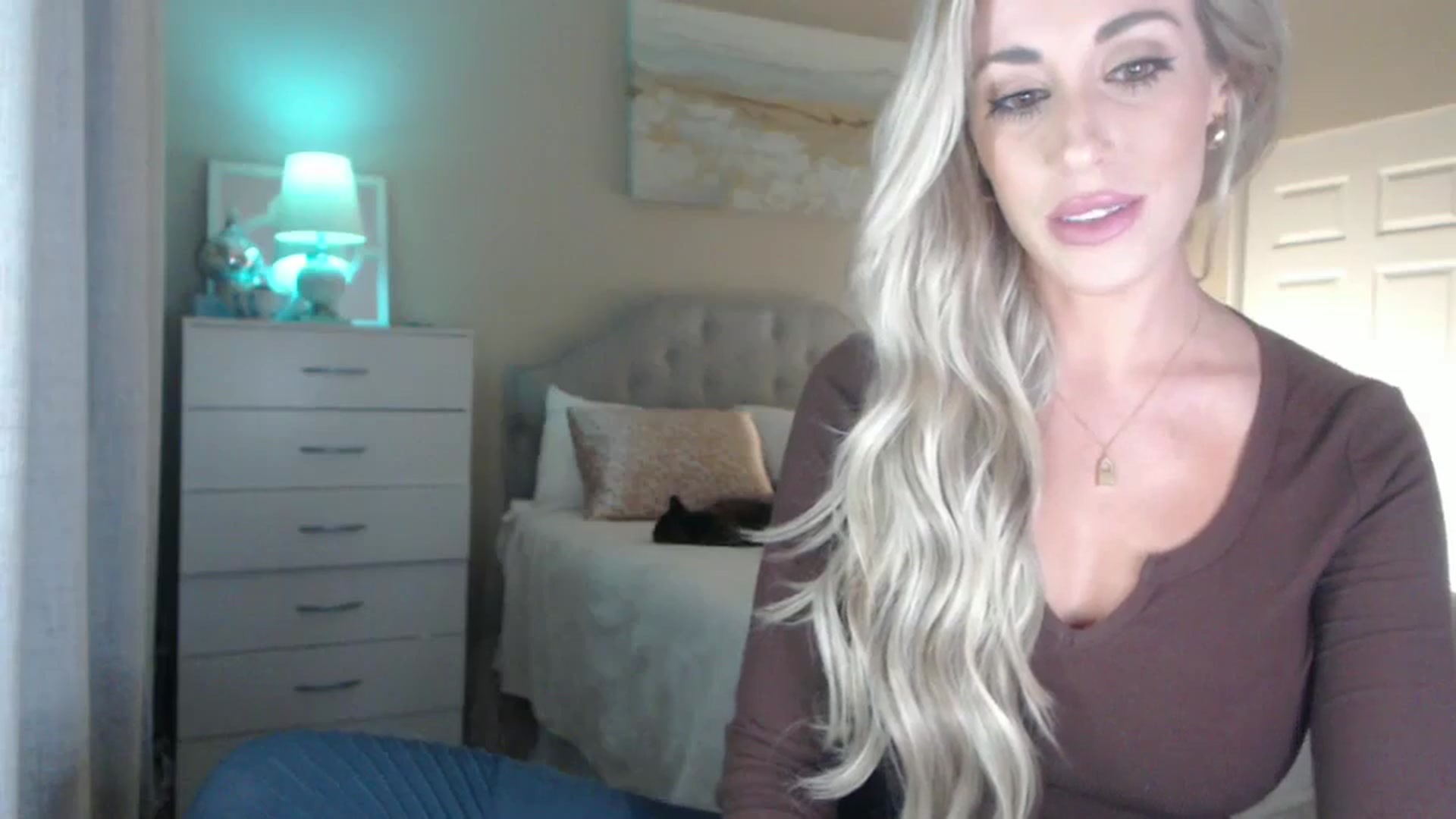 Gallery image thumbnail from Queen_bambii's myfreecams stream on, 05/19/2024, 05:26 image 8 of 20