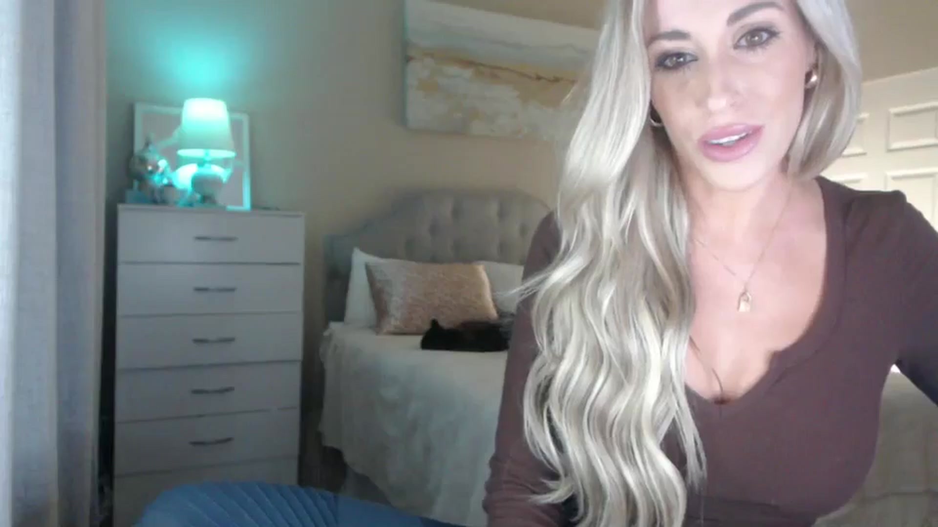 Gallery image thumbnail from Queen_bambii's myfreecams stream on, 05/19/2024, 05:26 image 7 of 20