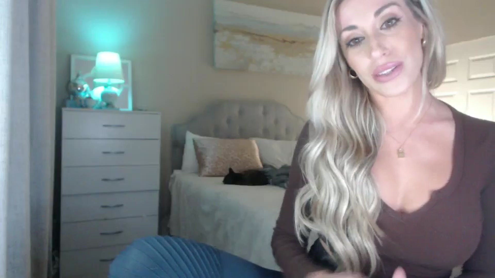 Gallery image thumbnail from Queen_bambii's myfreecams stream on, 05/19/2024, 05:26 image 9 of 20