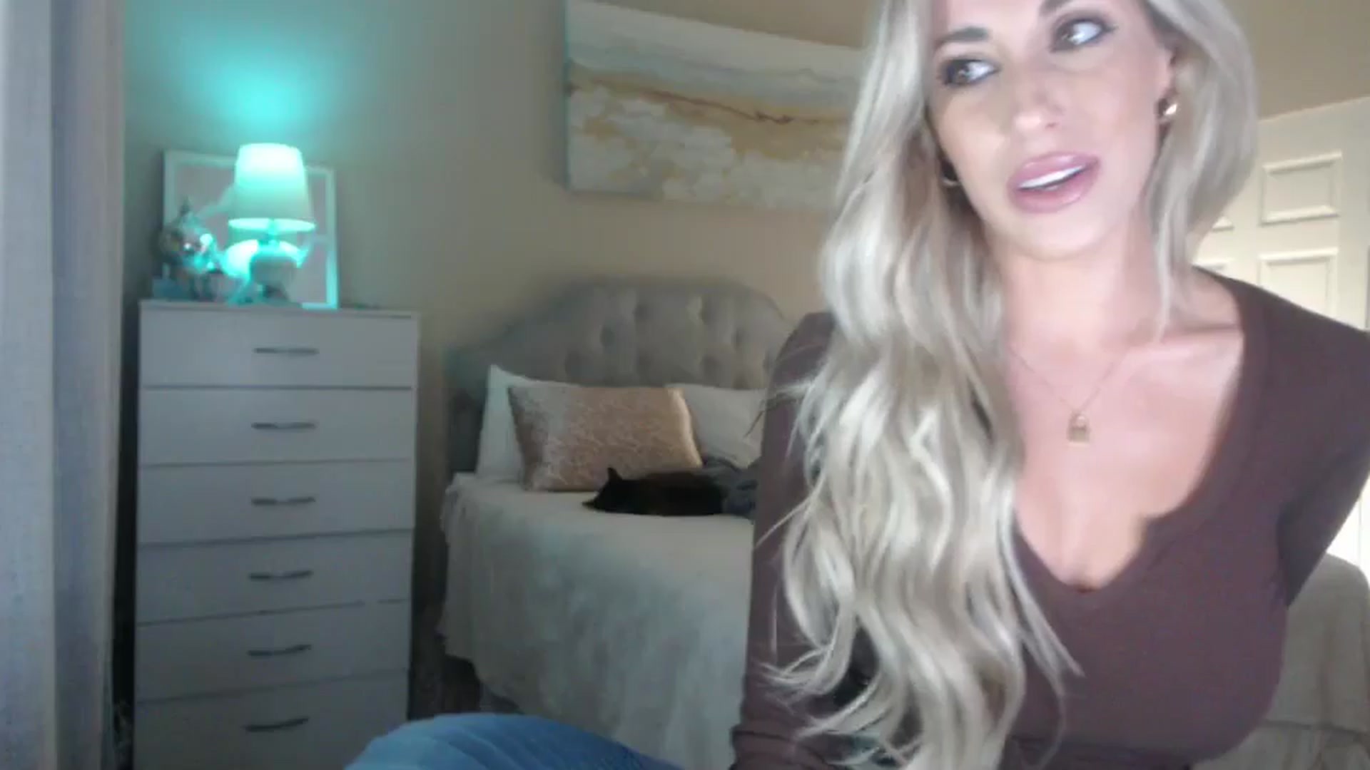 Gallery image thumbnail from Queen_bambii's myfreecams stream on, 05/19/2024, 05:26 image 15 of 20