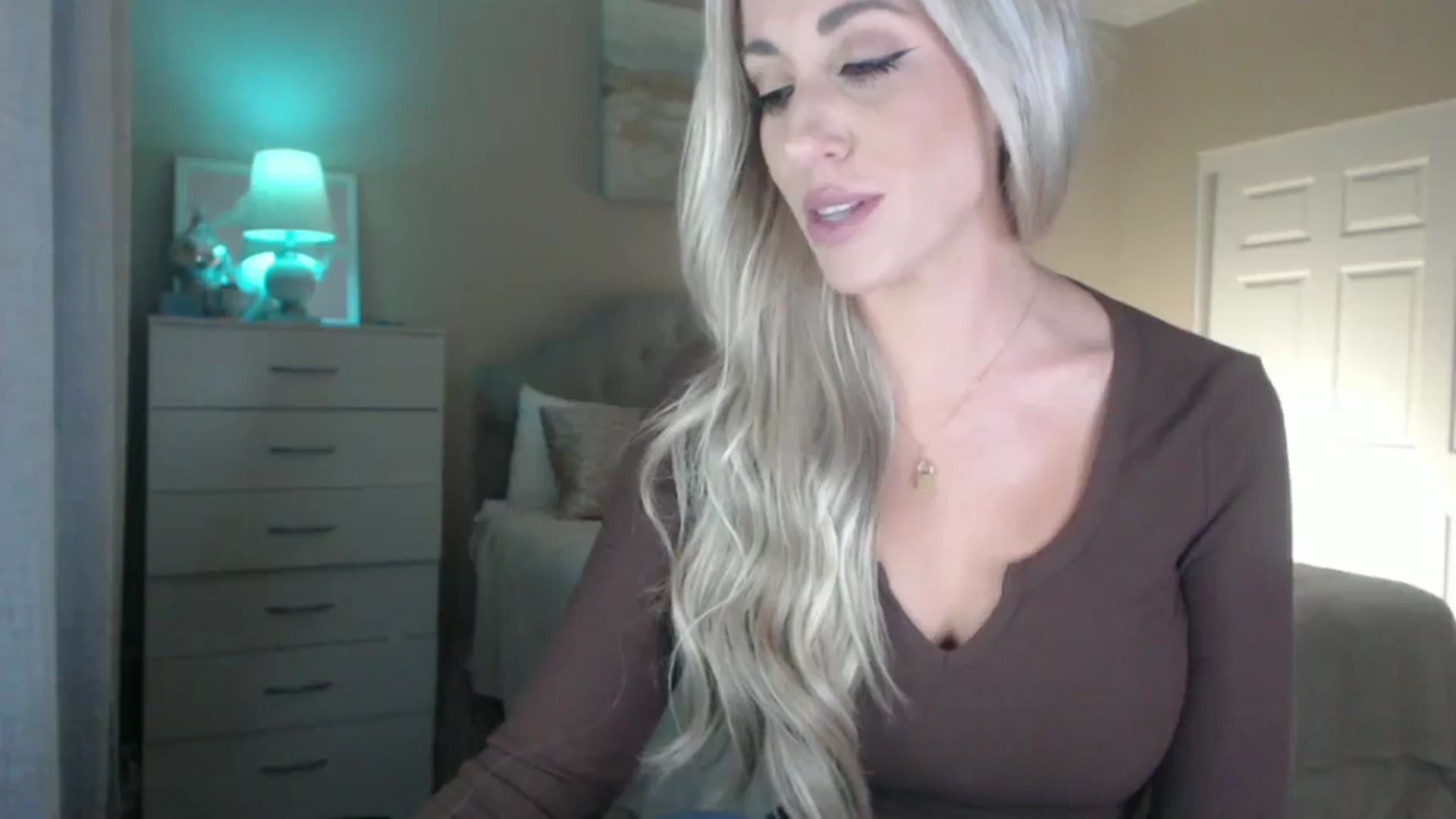 Gallery image thumbnail from Queen_bambii's myfreecams stream on, 05/19/2024, 05:26 image 2 of 20