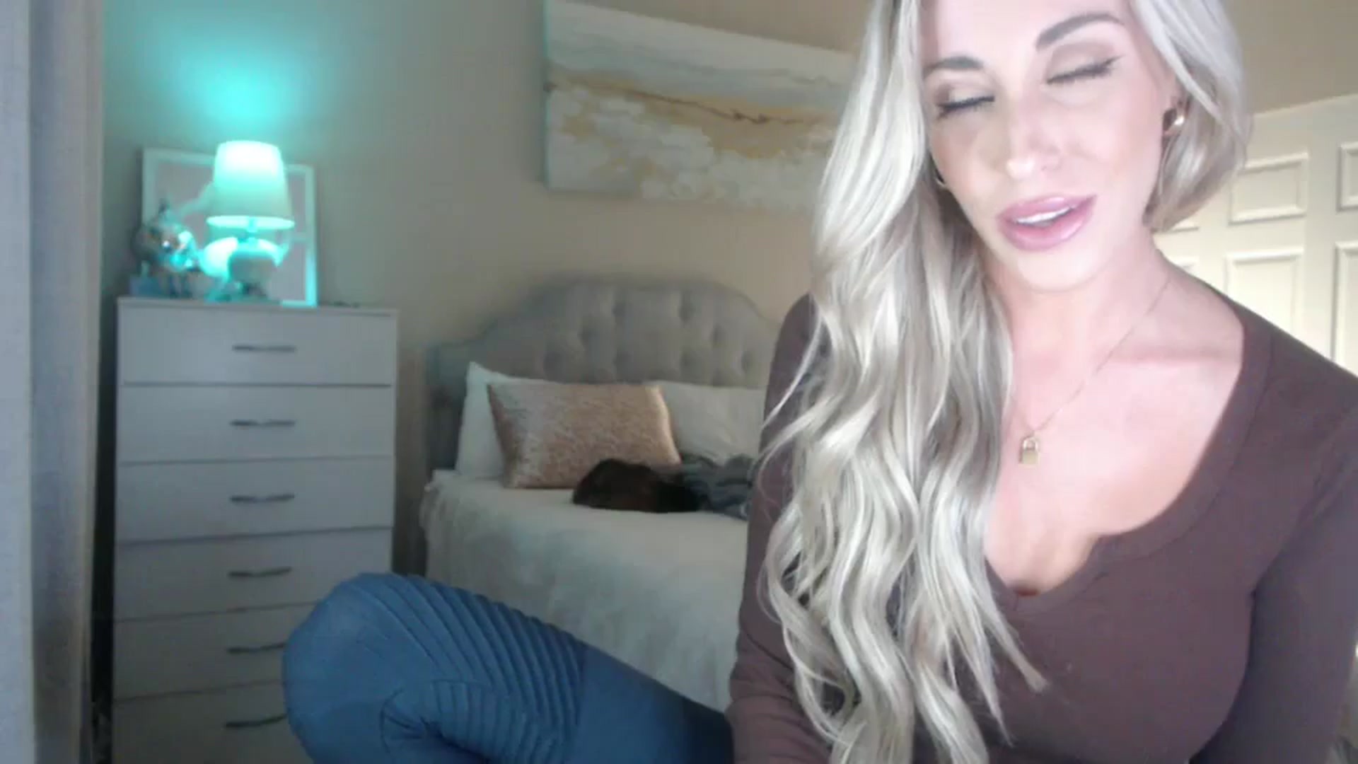 Gallery image thumbnail from Queen_bambii's myfreecams stream on, 05/19/2024, 05:26 image 19 of 20