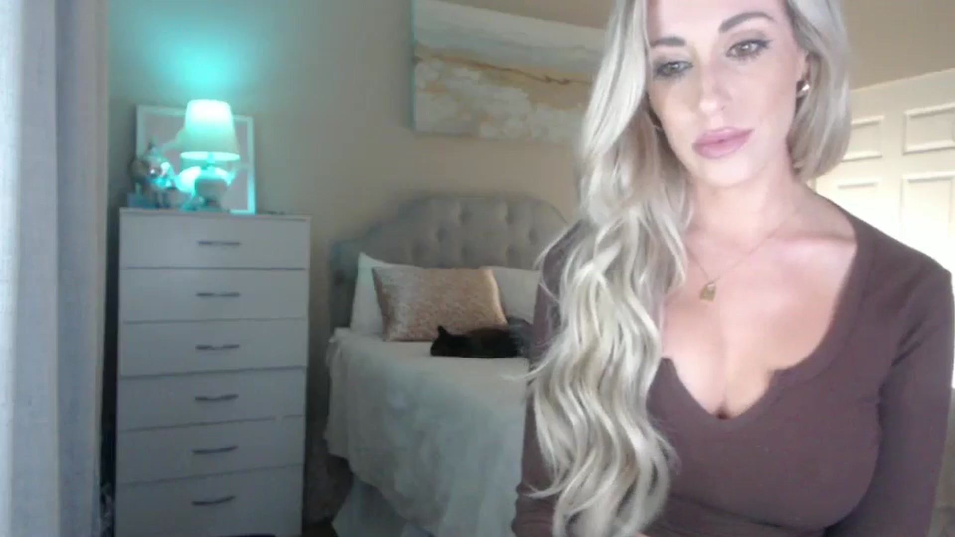 Gallery image thumbnail from Queen_bambii's myfreecams stream on, 05/19/2024, 05:26 image 11 of 20