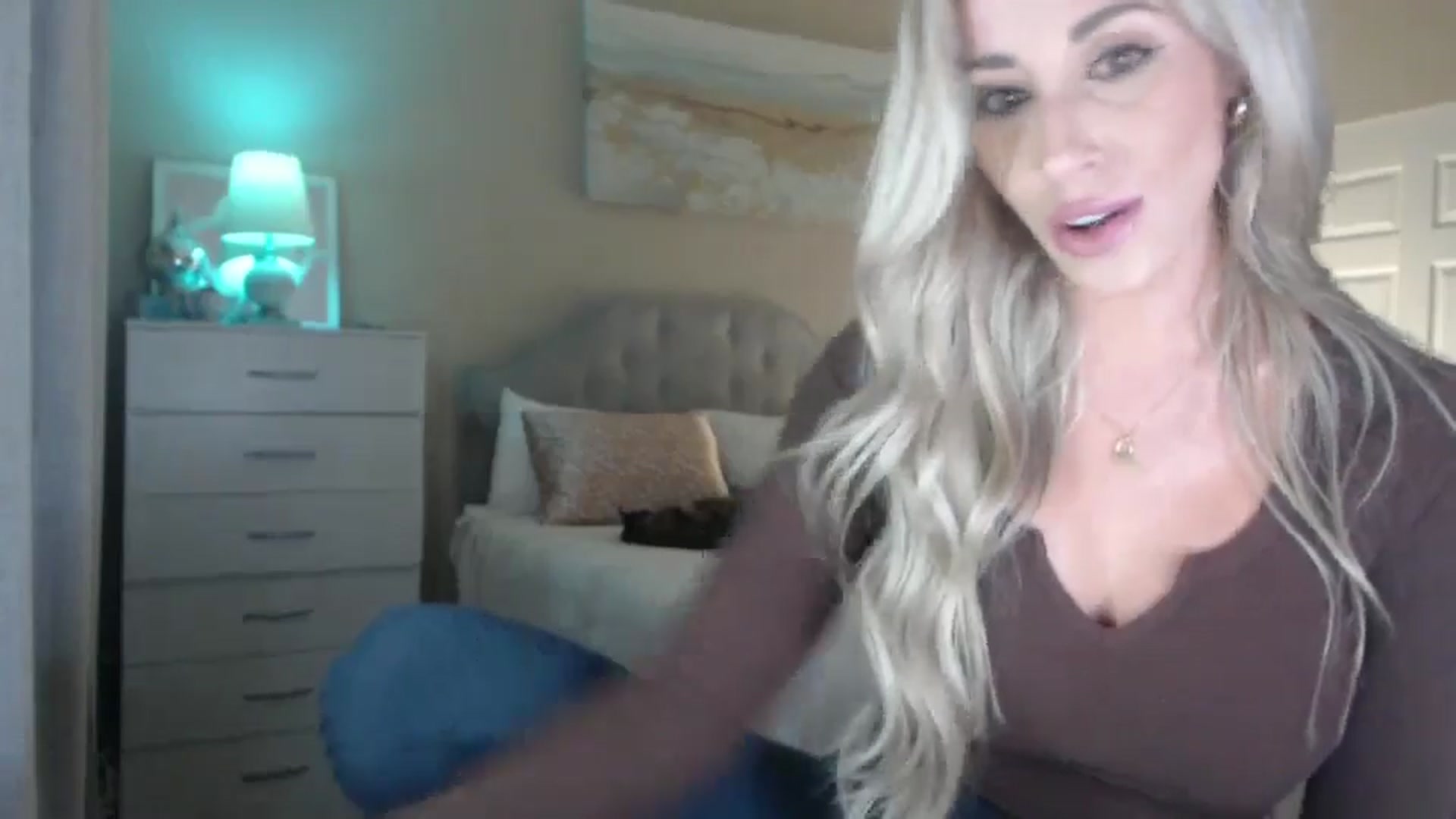 Gallery image thumbnail from Queen_bambii's myfreecams stream on, 05/19/2024, 05:26 image 18 of 20