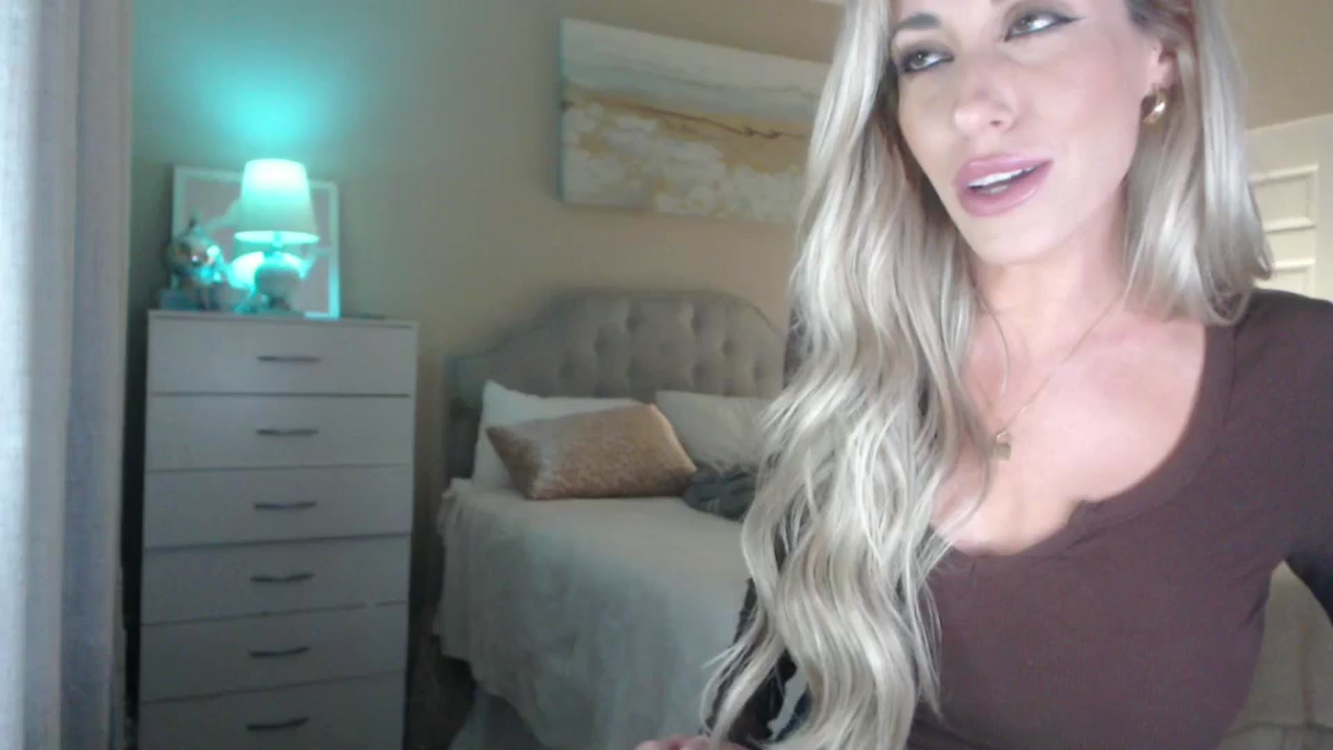 Gallery image thumbnail from Queen_bambii's myfreecams stream on, 05/19/2024, 06:51 image 16 of 20