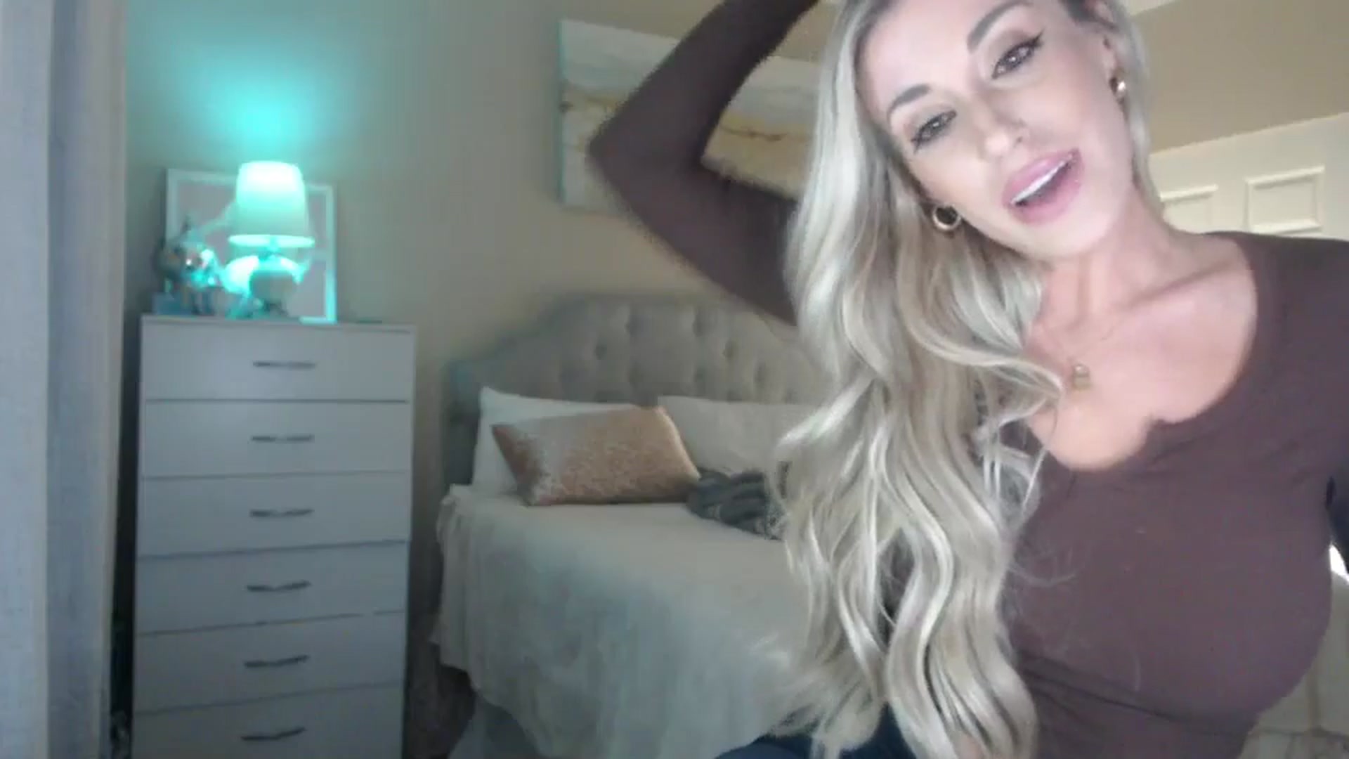 Gallery image thumbnail from Queen_bambii's myfreecams stream on, 05/19/2024, 06:51 image 5 of 20