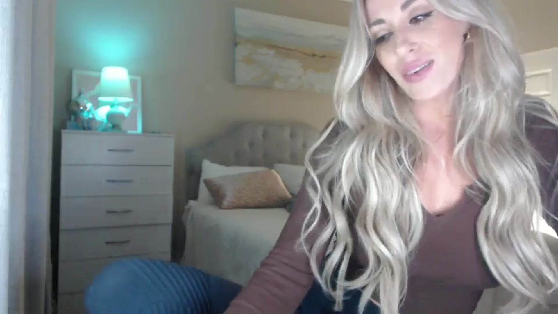 Gallery image thumbnail from Queen_bambii's myfreecams stream on, 05/19/2024, 06:51 image 13 of 20