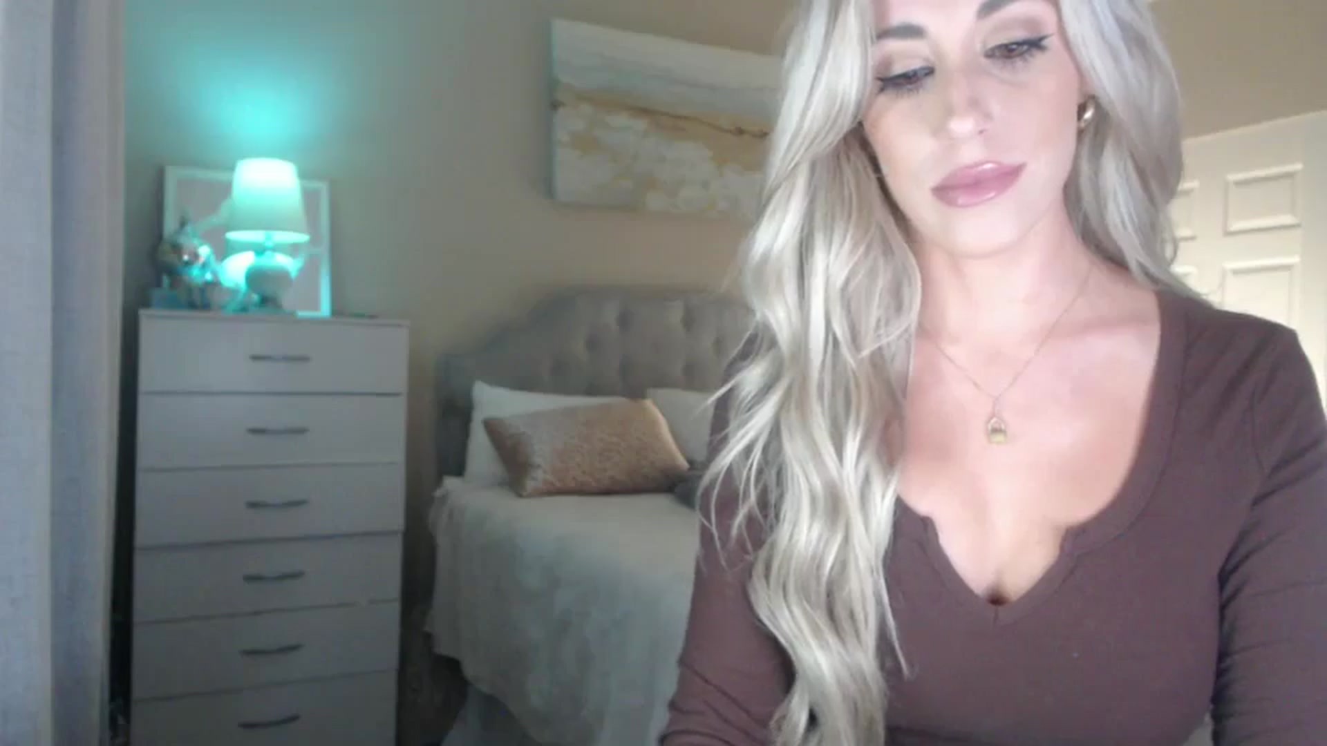 Gallery image thumbnail from Queen_bambii's myfreecams stream on, 05/19/2024, 06:51 image 2 of 20