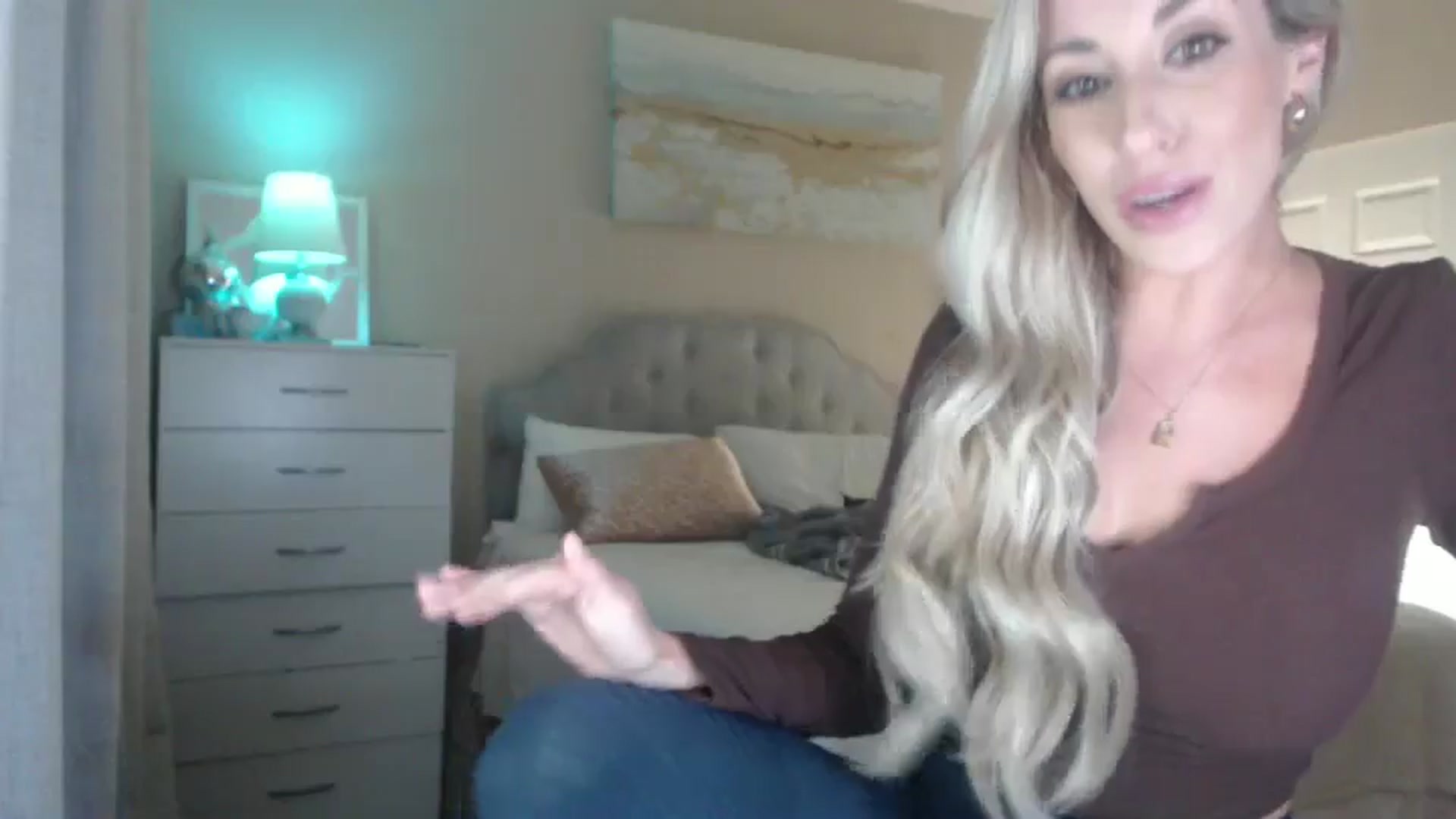 Gallery image thumbnail from Queen_bambii's myfreecams stream on, 05/19/2024, 06:51 image 8 of 20