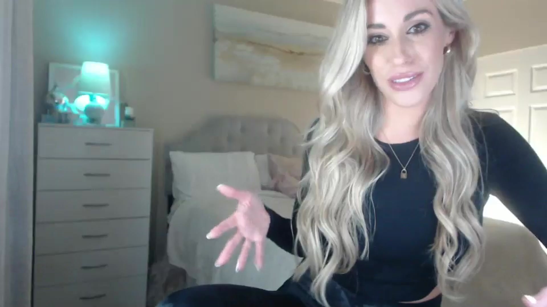 Gallery image thumbnail from Queen_bambii's myfreecams stream on, 05/30/2024, 06:35 image 3 of 20
