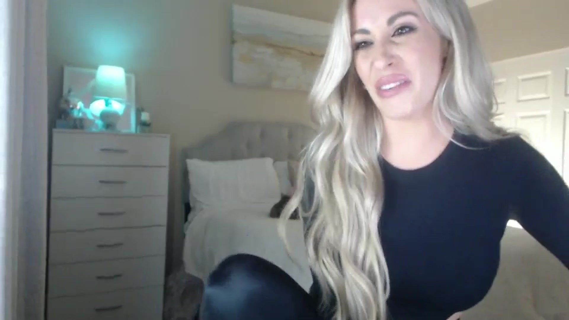 Gallery image thumbnail from Queen_bambii's myfreecams stream on, 05/30/2024, 06:35 image 5 of 20