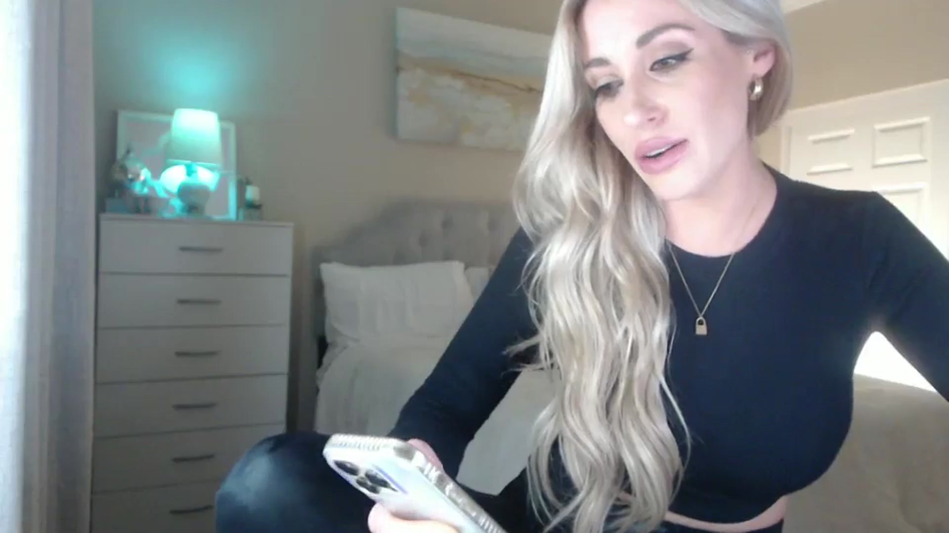 Gallery image thumbnail from Queen_bambii's myfreecams stream on, 05/30/2024, 06:35 image 20 of 20