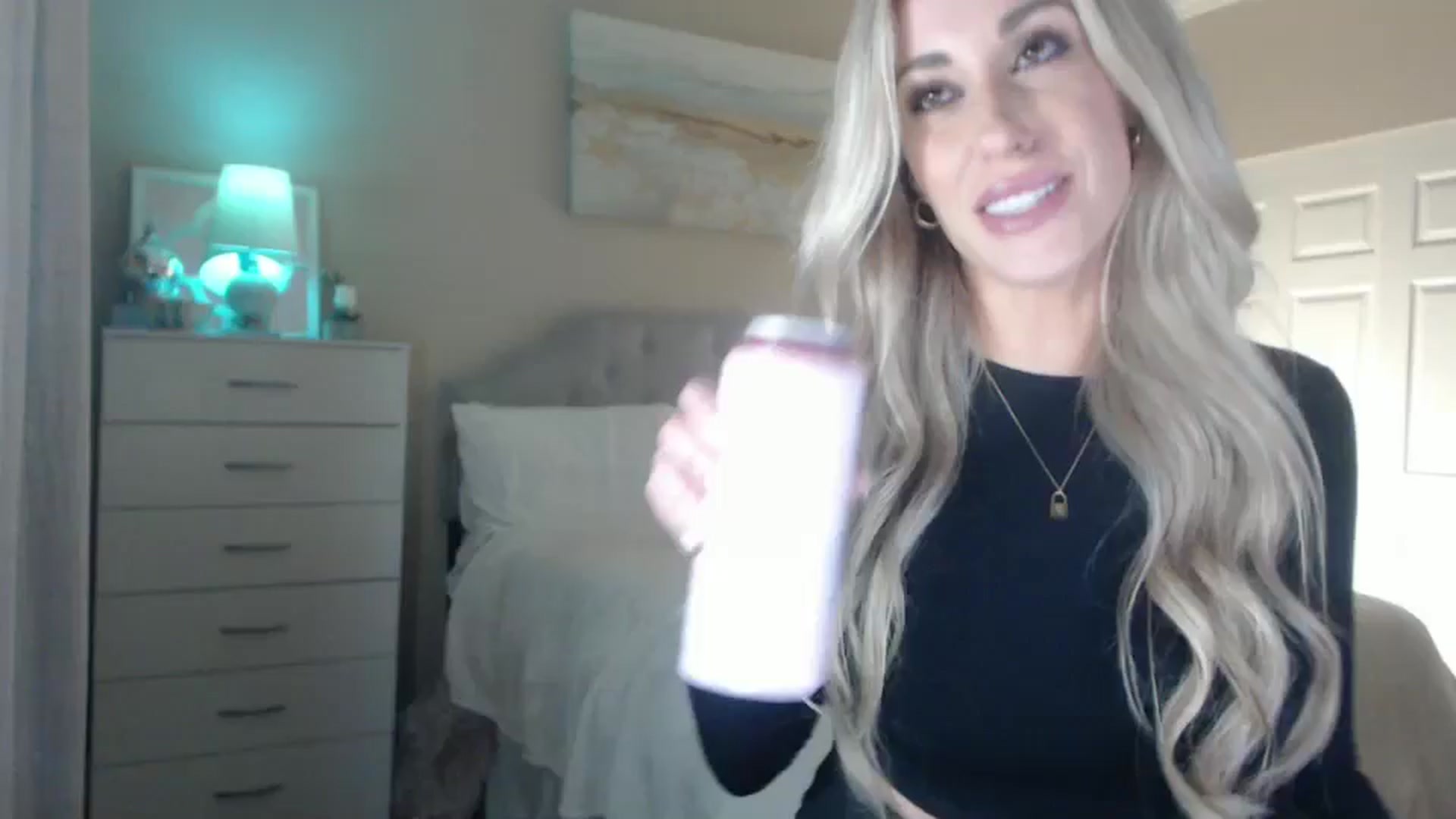 Gallery image thumbnail from Queen_bambii's myfreecams stream on, 05/30/2024, 06:35 image 1 of 20
