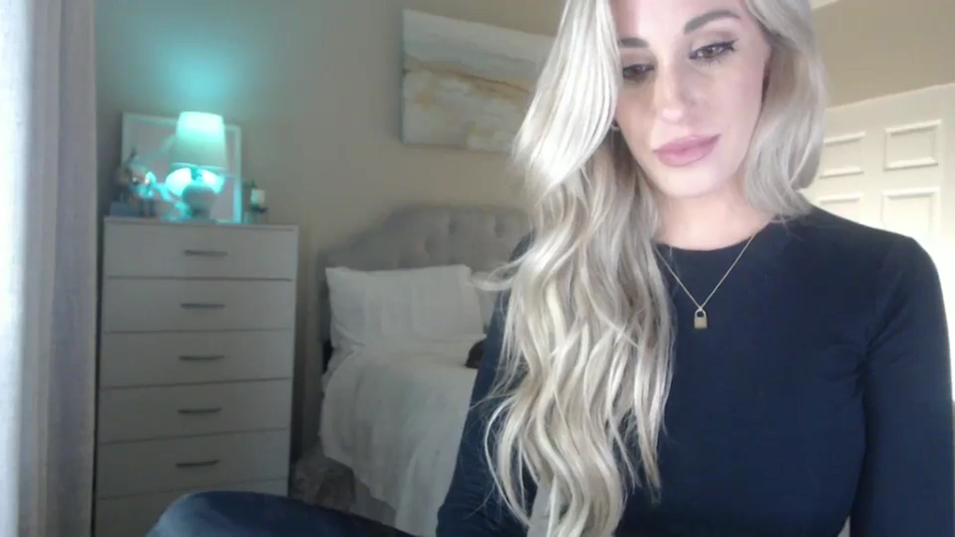 Gallery image thumbnail from Queen_bambii's myfreecams stream on, 05/30/2024, 06:35 image 12 of 20