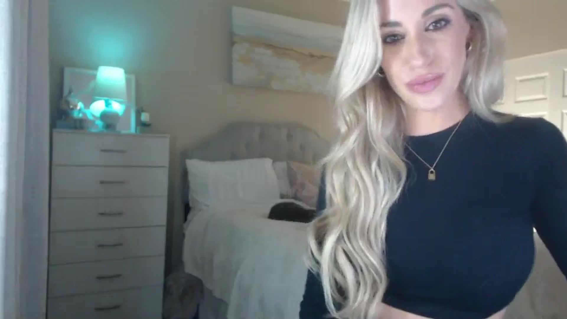 Gallery image thumbnail from Queen_bambii's myfreecams stream on, 05/30/2024, 06:35 image 15 of 20