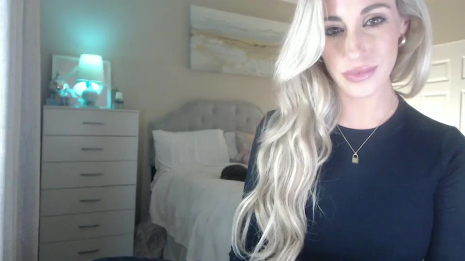 Gallery image thumbnail from Queen_bambii's myfreecams stream on, 05/30/2024, 06:35 image 14 of 20