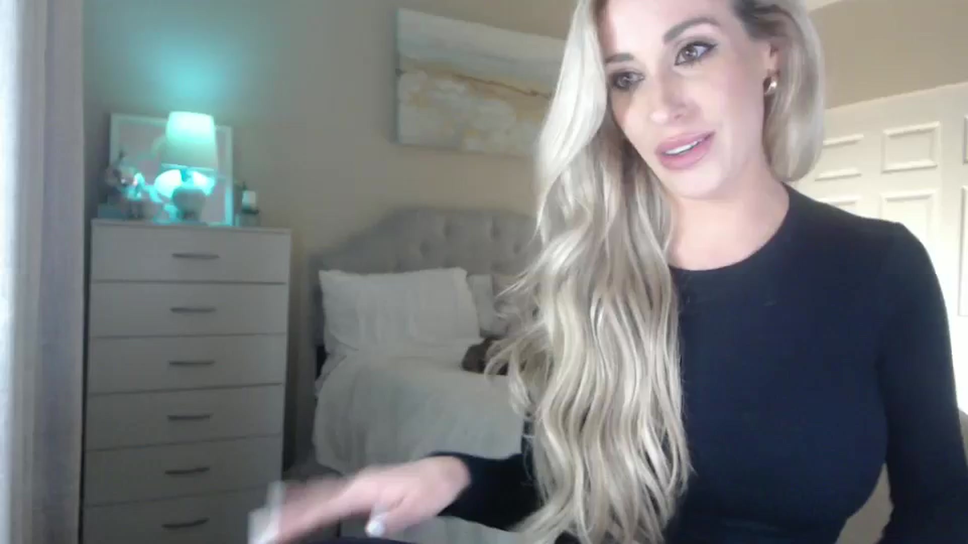 Gallery image thumbnail from Queen_bambii's myfreecams stream on, 05/30/2024, 06:35 image 8 of 20