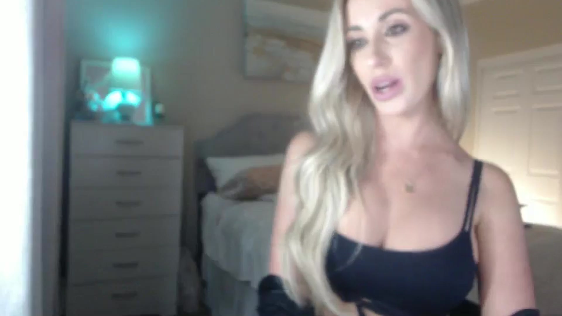 Gallery image thumbnail from Queen_bambii's myfreecams stream on, 06/02/2024, 06:30 image 12 of 20