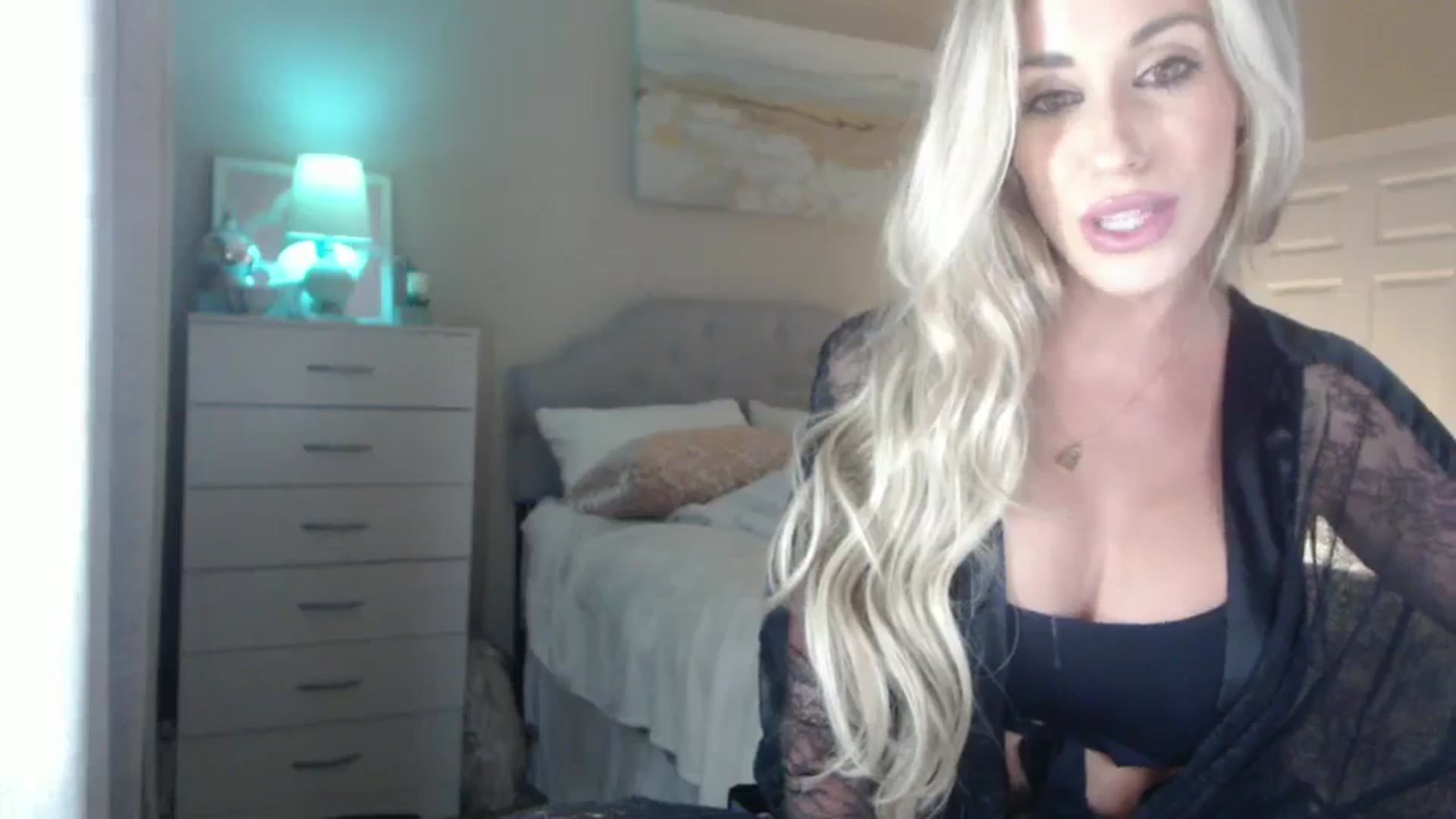 Gallery image thumbnail from Queen_bambii's myfreecams stream on, 06/02/2024, 06:30 image 15 of 20
