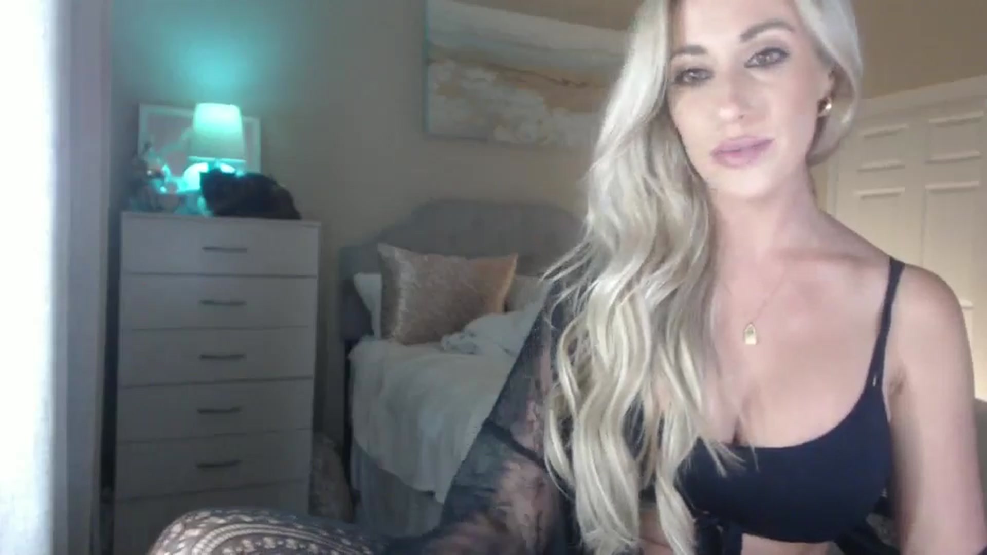Gallery image thumbnail from Queen_bambii's myfreecams stream on, 06/02/2024, 06:30 image 4 of 20