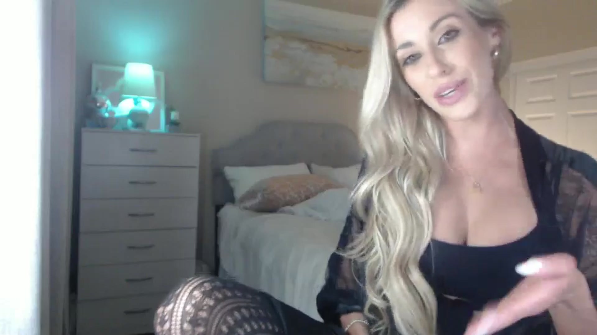 Gallery image thumbnail from Queen_bambii's myfreecams stream on, 06/02/2024, 06:30 image 10 of 20