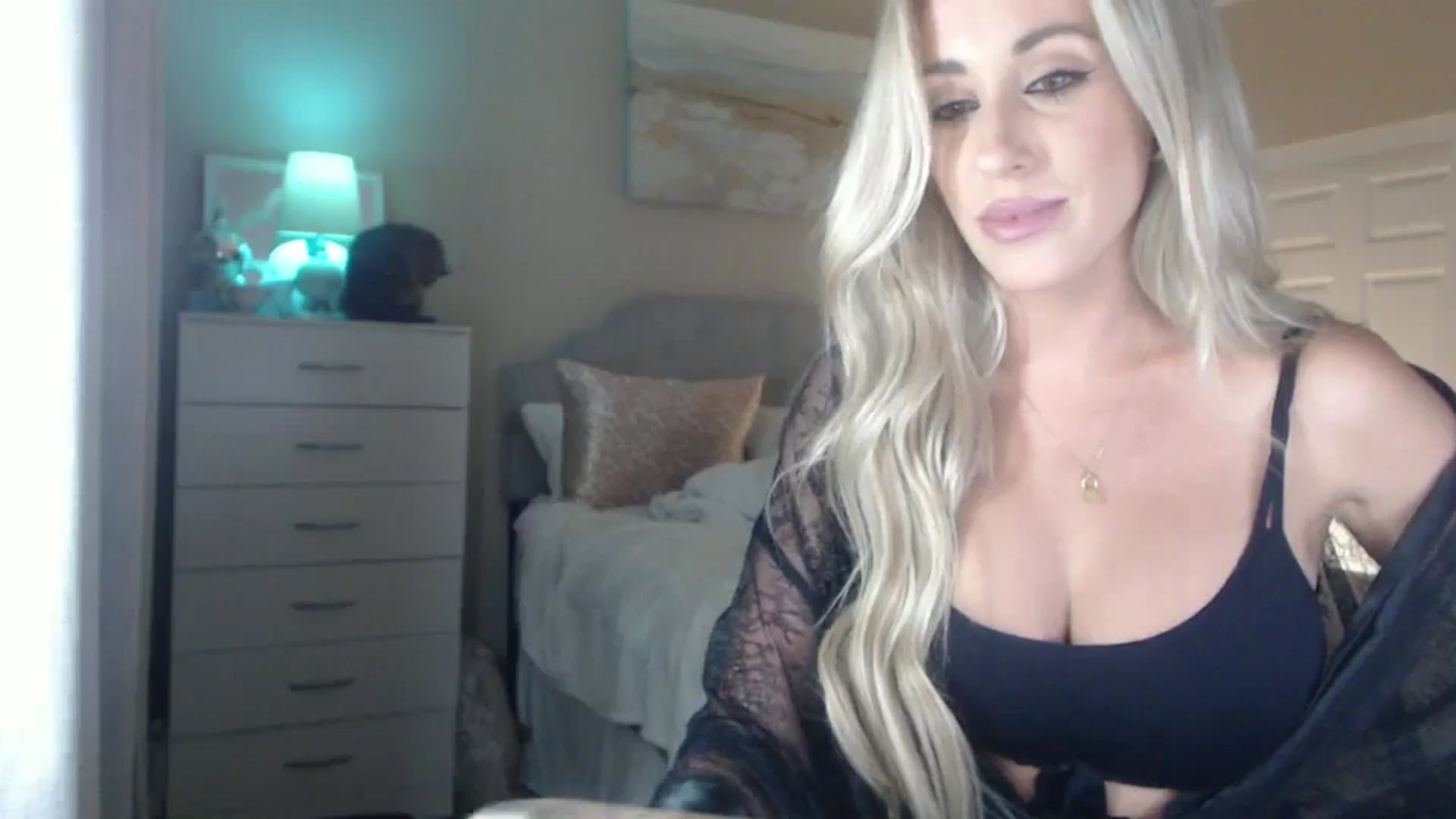 Gallery image thumbnail from Queen_bambii's myfreecams stream on, 06/02/2024, 06:30 image 6 of 20