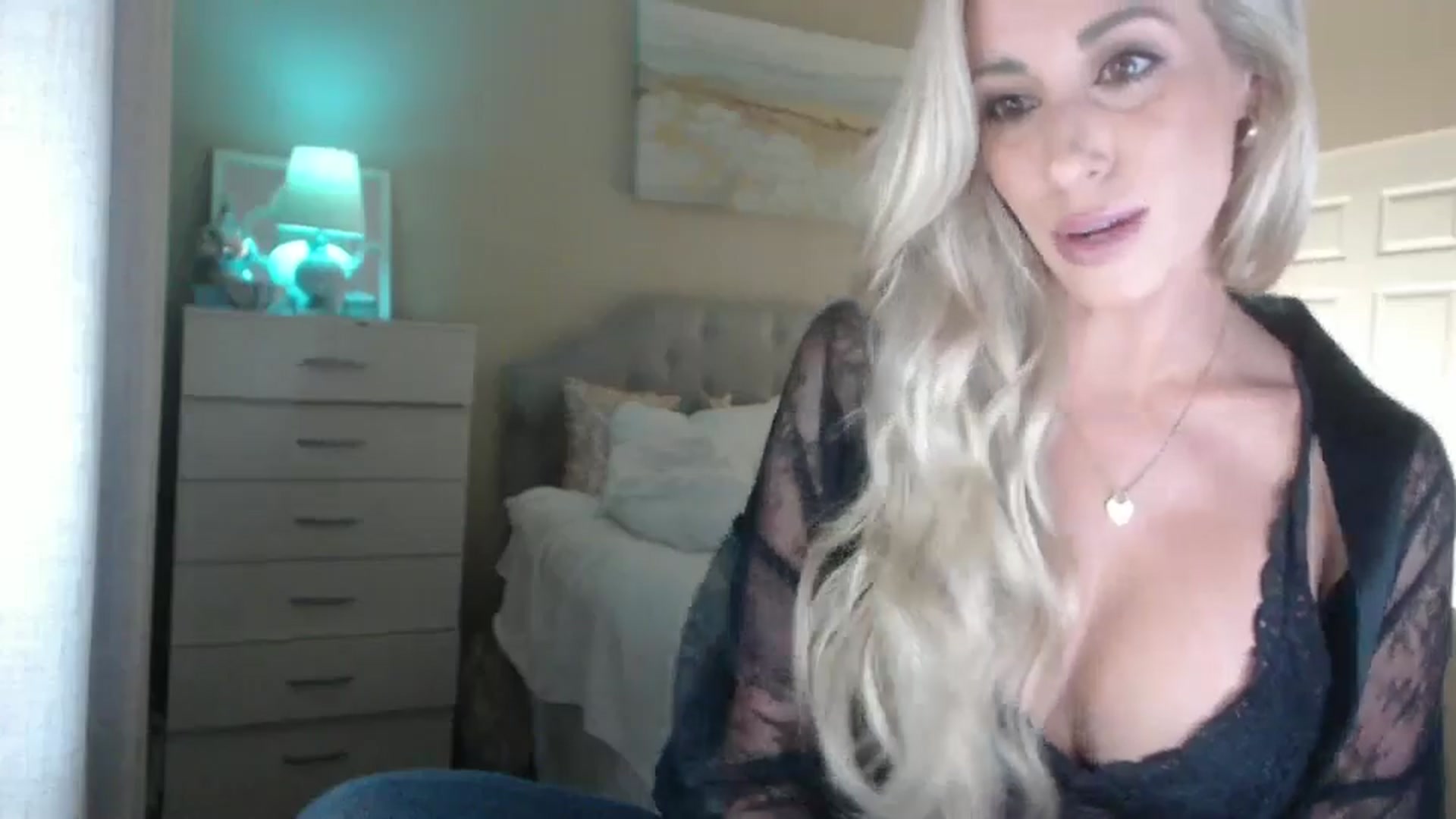 Gallery image thumbnail from Queen_bambii's myfreecams stream on, 06/09/2024, 10:18 image 3 of 20